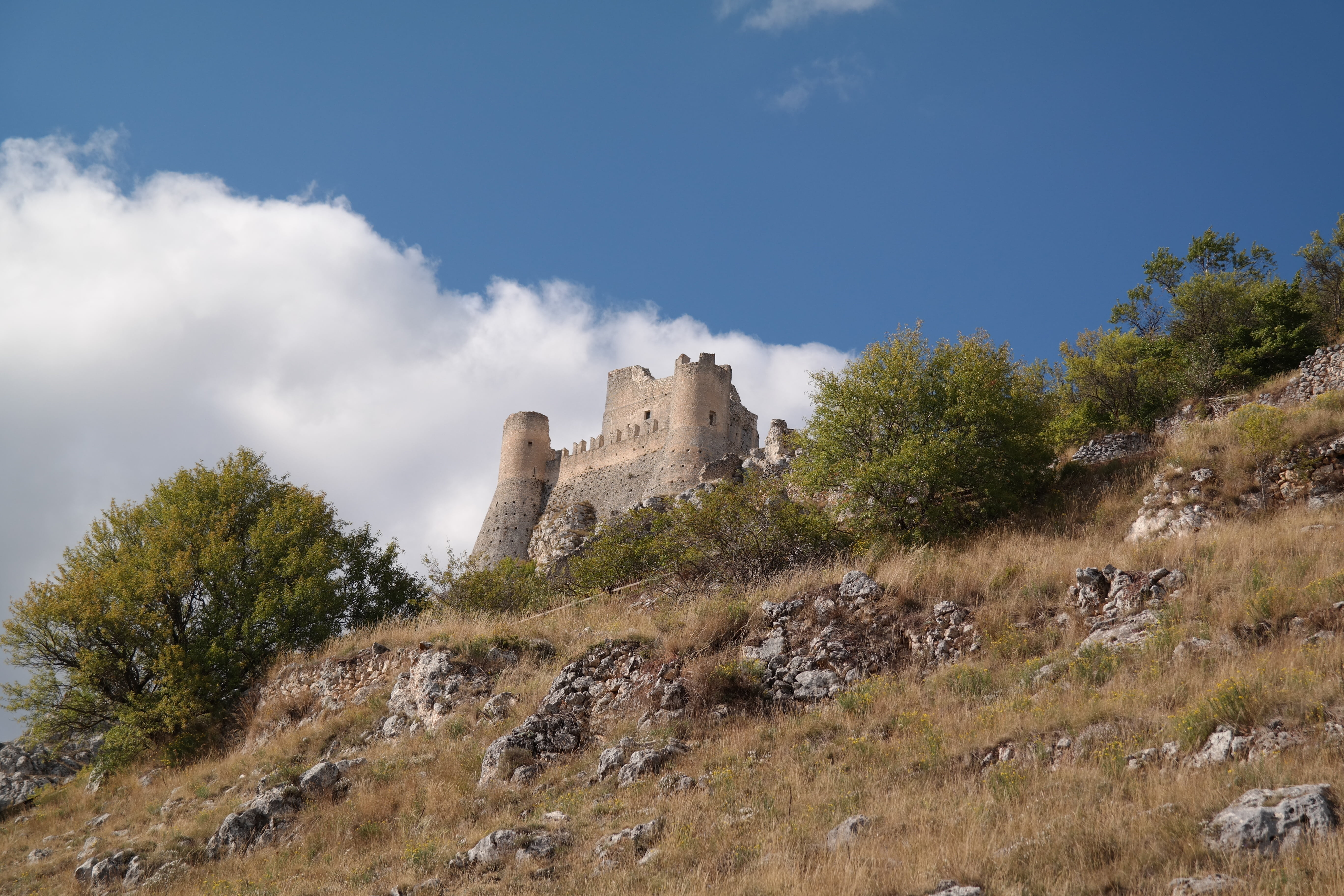 nature, architecture, archaeology, the past, plant, castle, ruined, outdoors, travel, scenics - nature, ancient, abruzzo, cloud - sky, low angle view, sky, HD Wallpaper
