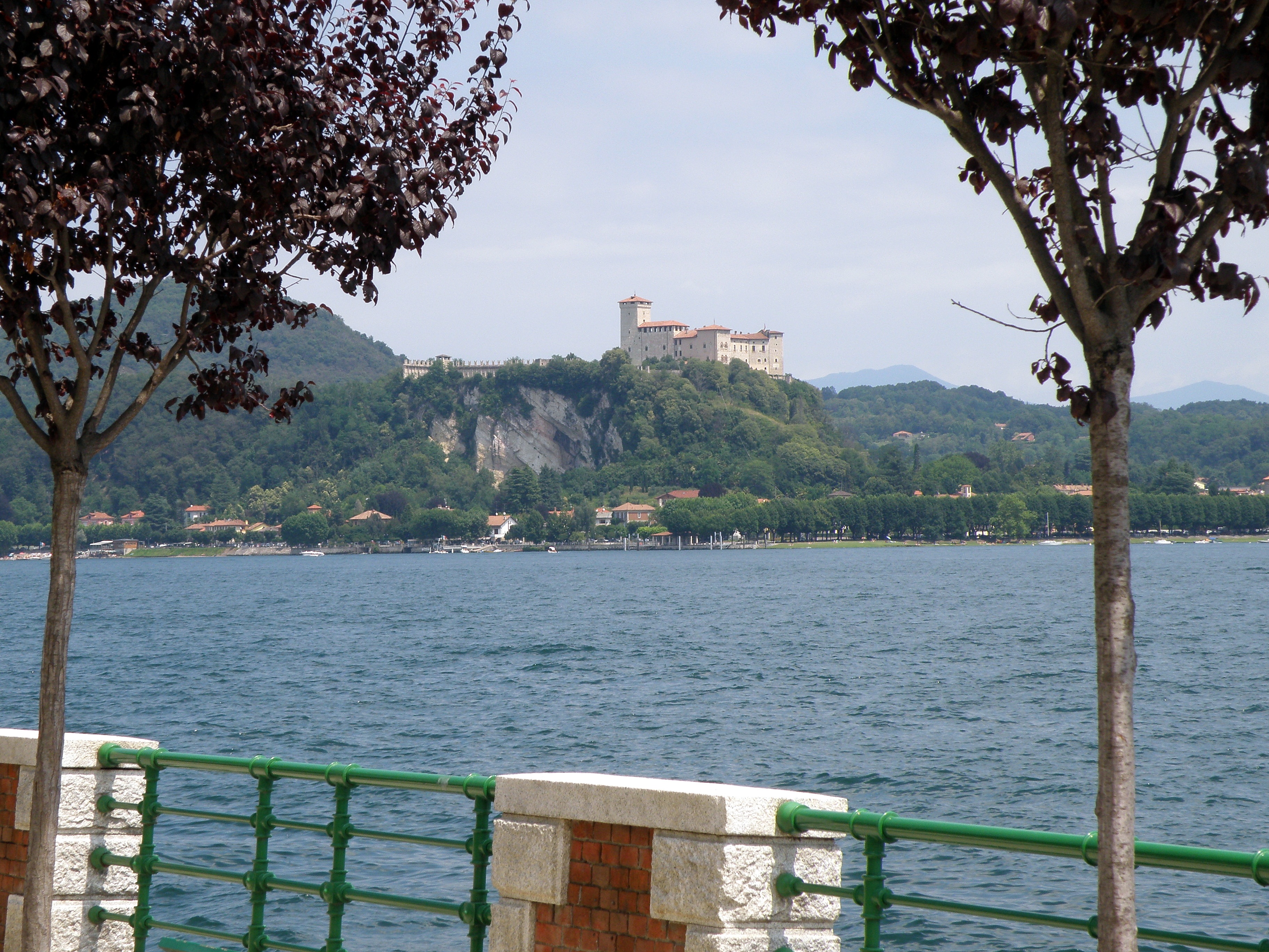 building exterior, scenic, architecture, rocca di angera, 2K, plant, outdoors, arona, day, piemont, nature, travel destinations, built structure, no people, HD Wallpaper