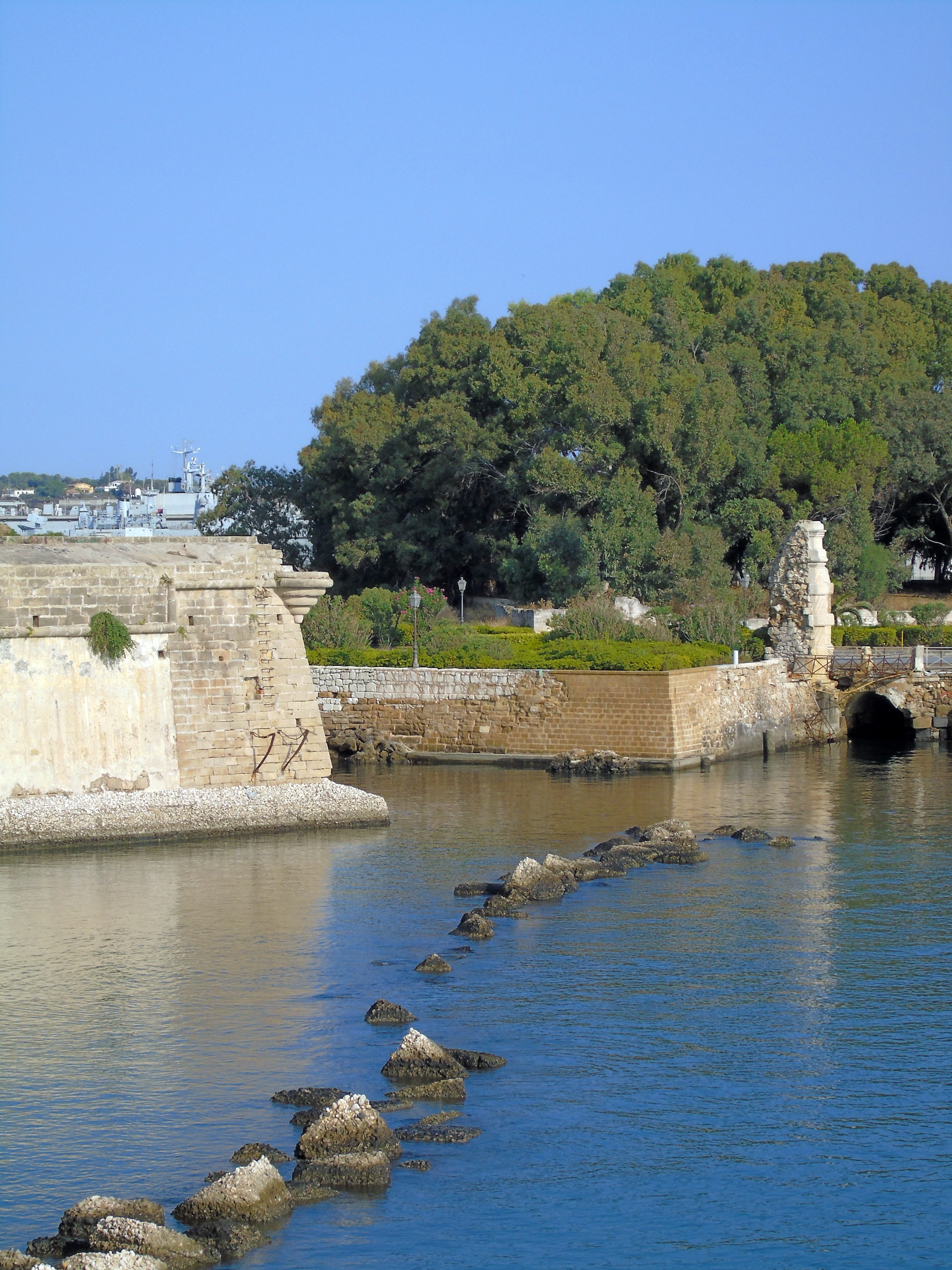 italy, water, plant, history, archaeology, castles, ancient civilization, fortification, outdoors, tree, medieval castle, walls, rocca, waterfront, augusta, Phone HD Wallpaper