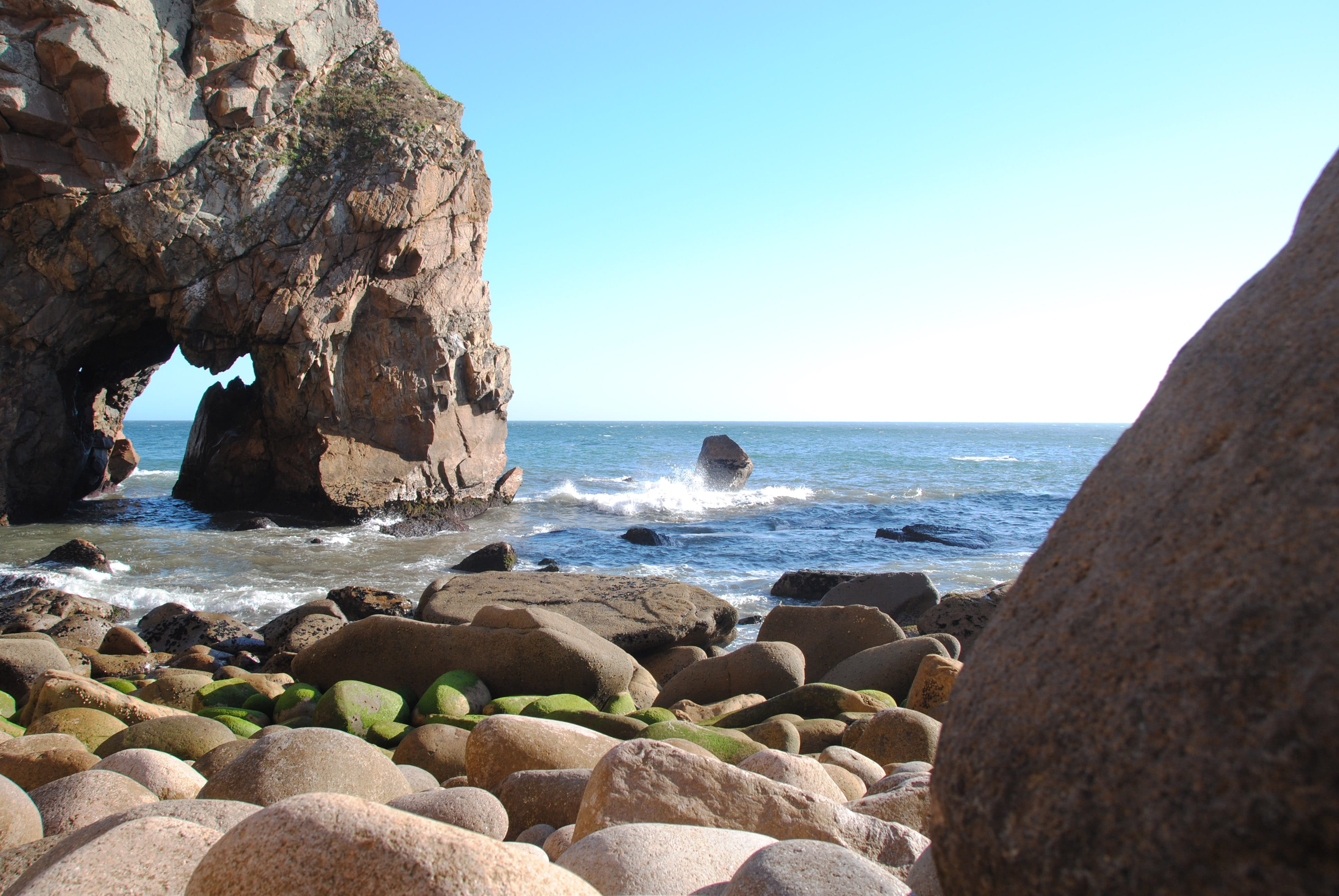outdoors, clear sky, day, rock formation, 4K, beauty in nature, rock, horizon, horizon over water, solid, bay, rock - object, surf, sky, tranquil scene, HD Wallpaper