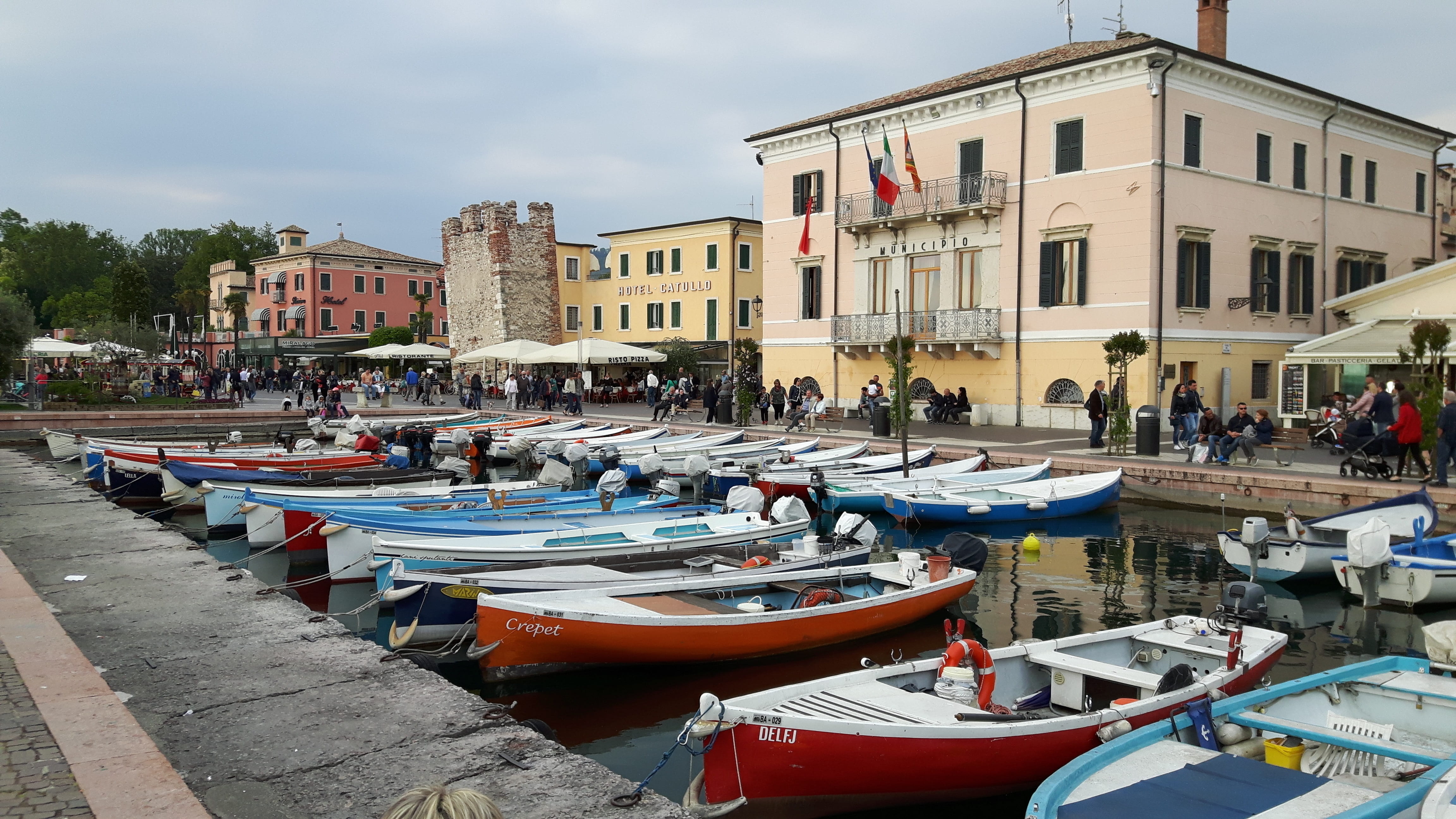 transportation, harbor, incidental people, moored, 4K, lake, nautical vessel, rowboat, sky, mode of transportation, building, bardolino, travel destinations, HD Wallpaper