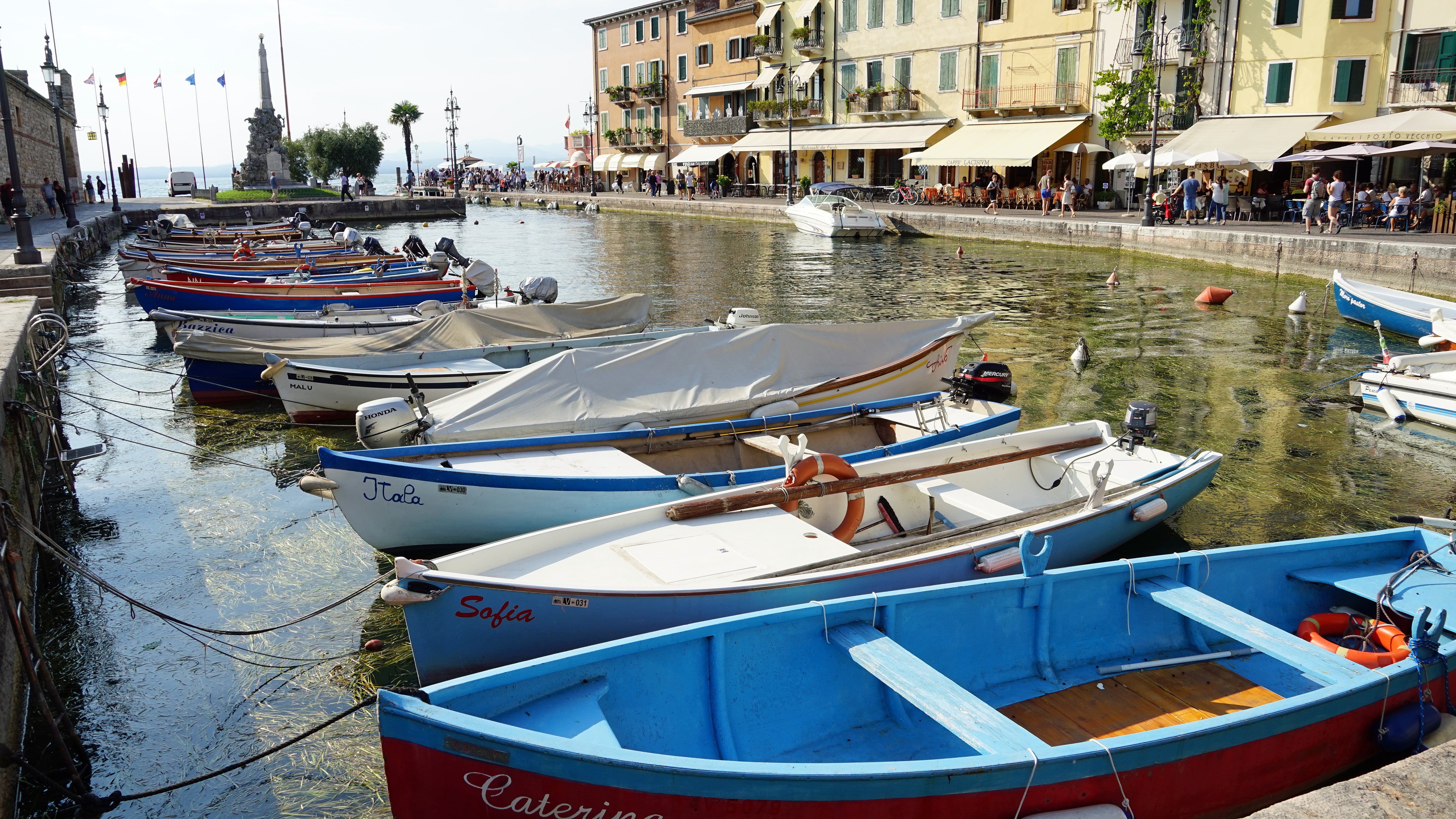 building exterior, lazise, anchored, no people, fishing boats, city, fishing industry, boats, rowboat, built structure, focus on foreground, day, port, HD Wallpaper