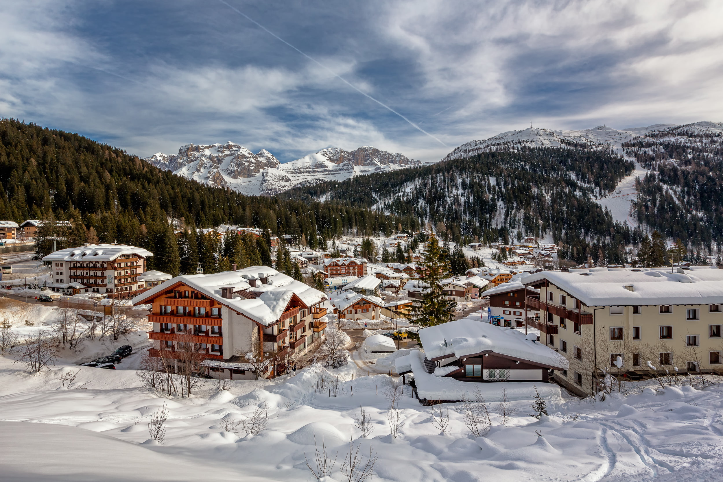 Madonna di Campiglio, Italy, Trentino, mountains, snow, panorama, home, Trento, Alps, the village, winter, 1080P, HD Wallpaper
