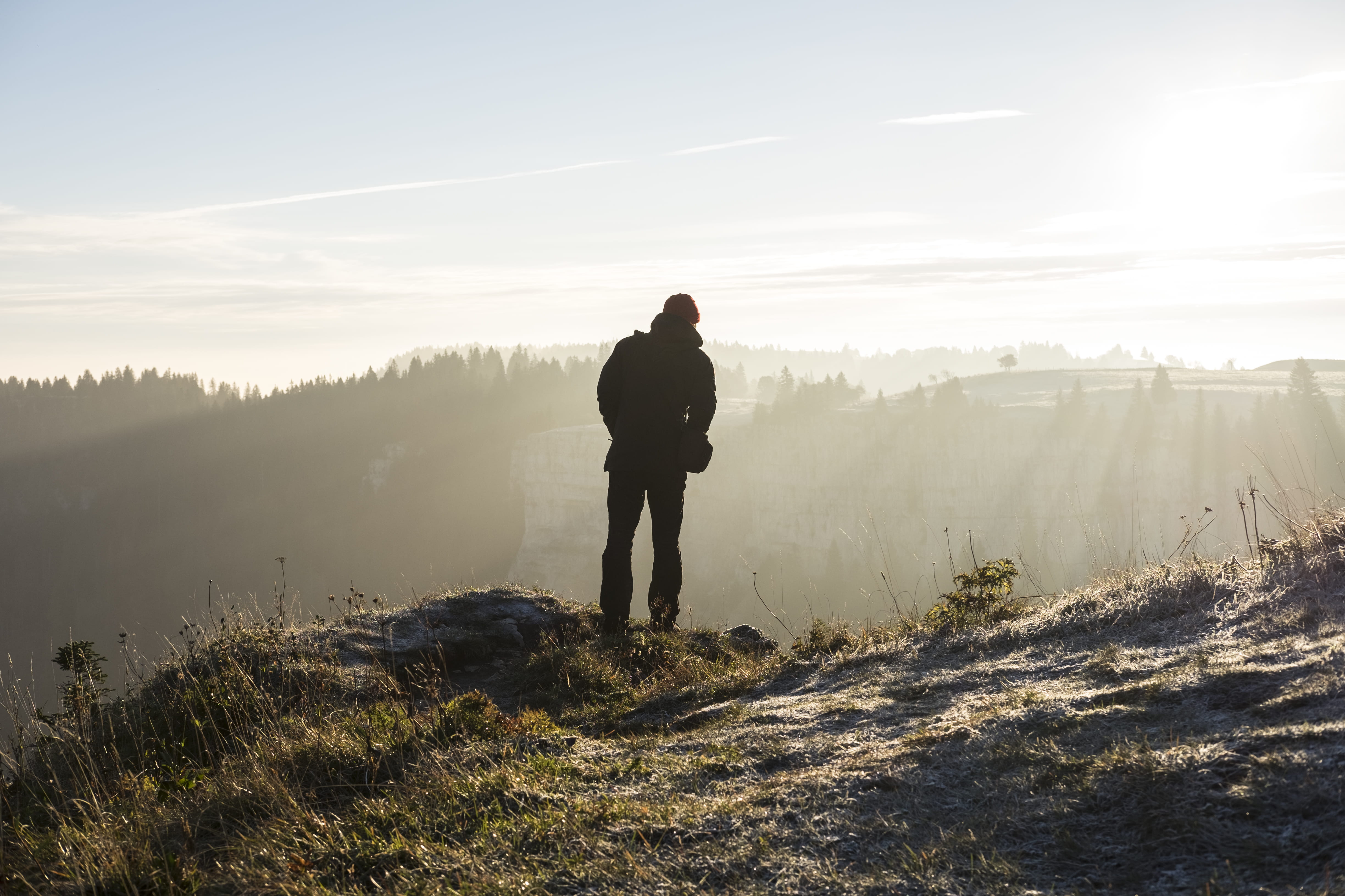 activity, wanderlust, hike, one person, sky, jeans, trees, beauty in nature, wearing, leisure activity, man, looking at view, silhouette, cold, outdoors, HD Wallpaper
