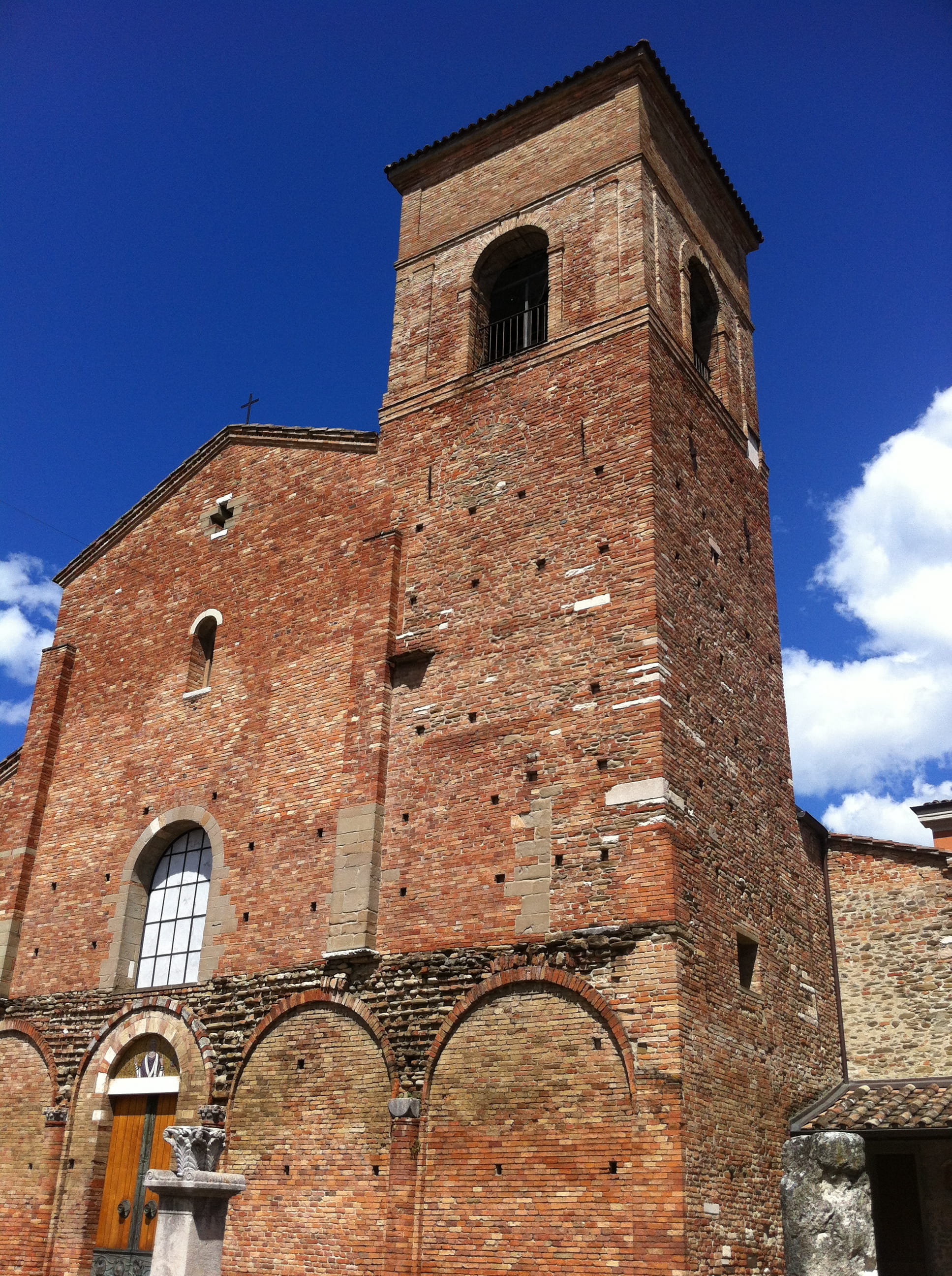 building, arch, history, tower, brick, day, low angle view, italy, blue, old, chiesa, sky, the past, window, no people, romagna, sarsina, nature, architecture, Phone HD Wallpaper