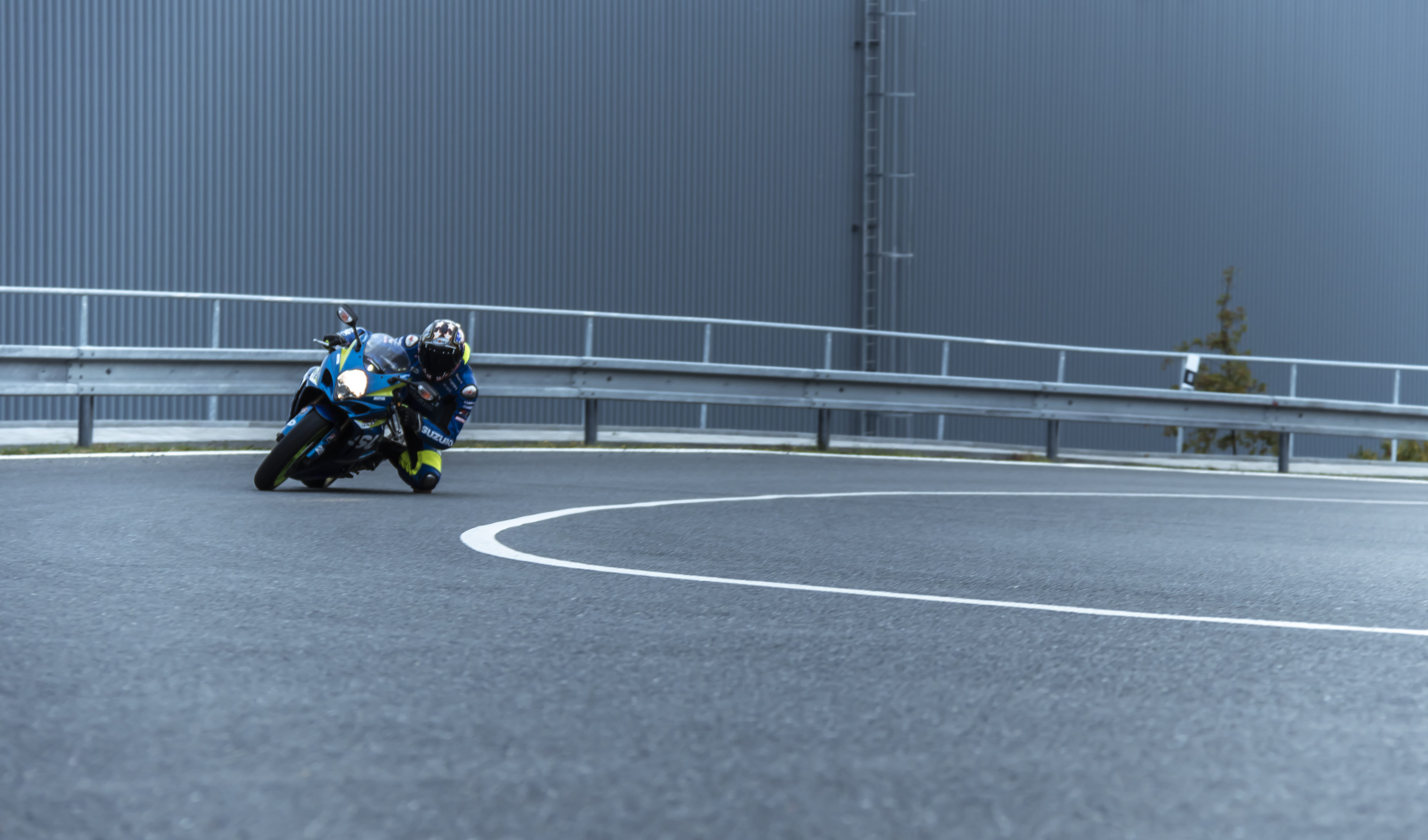 railing, vehicle, tennis court, clothing, czechia, day, racing, motion, headwear, mode of transportation, people, lifestyles, helmet, track and field, full length, HD Wallpaper