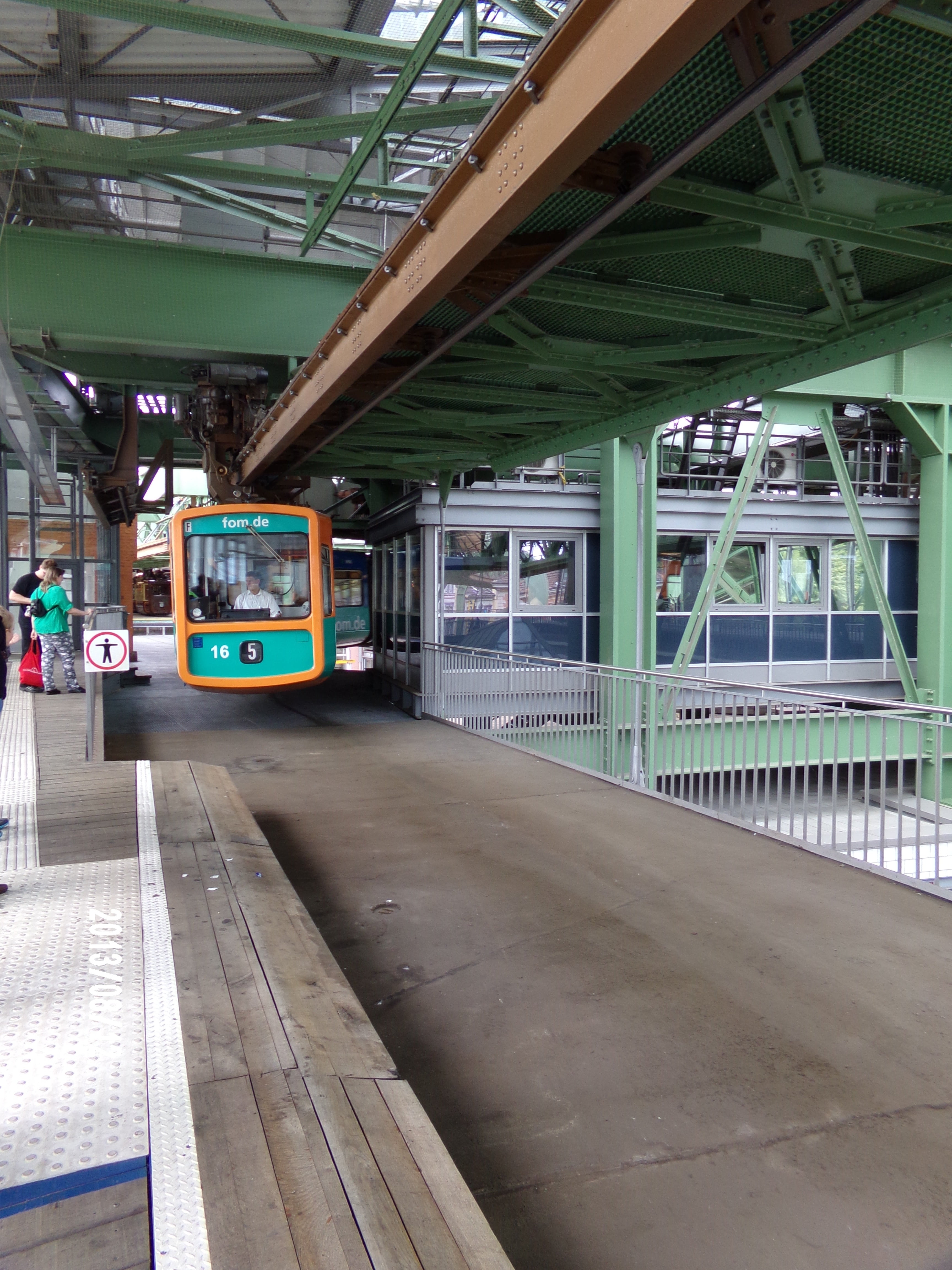 land vehicle, elevated railway, day, indoors, architecture, wuppertal, empty, railroad station platform, ceiling, 4K, overhead railway, mode of transportation, Phone HD Wallpaper