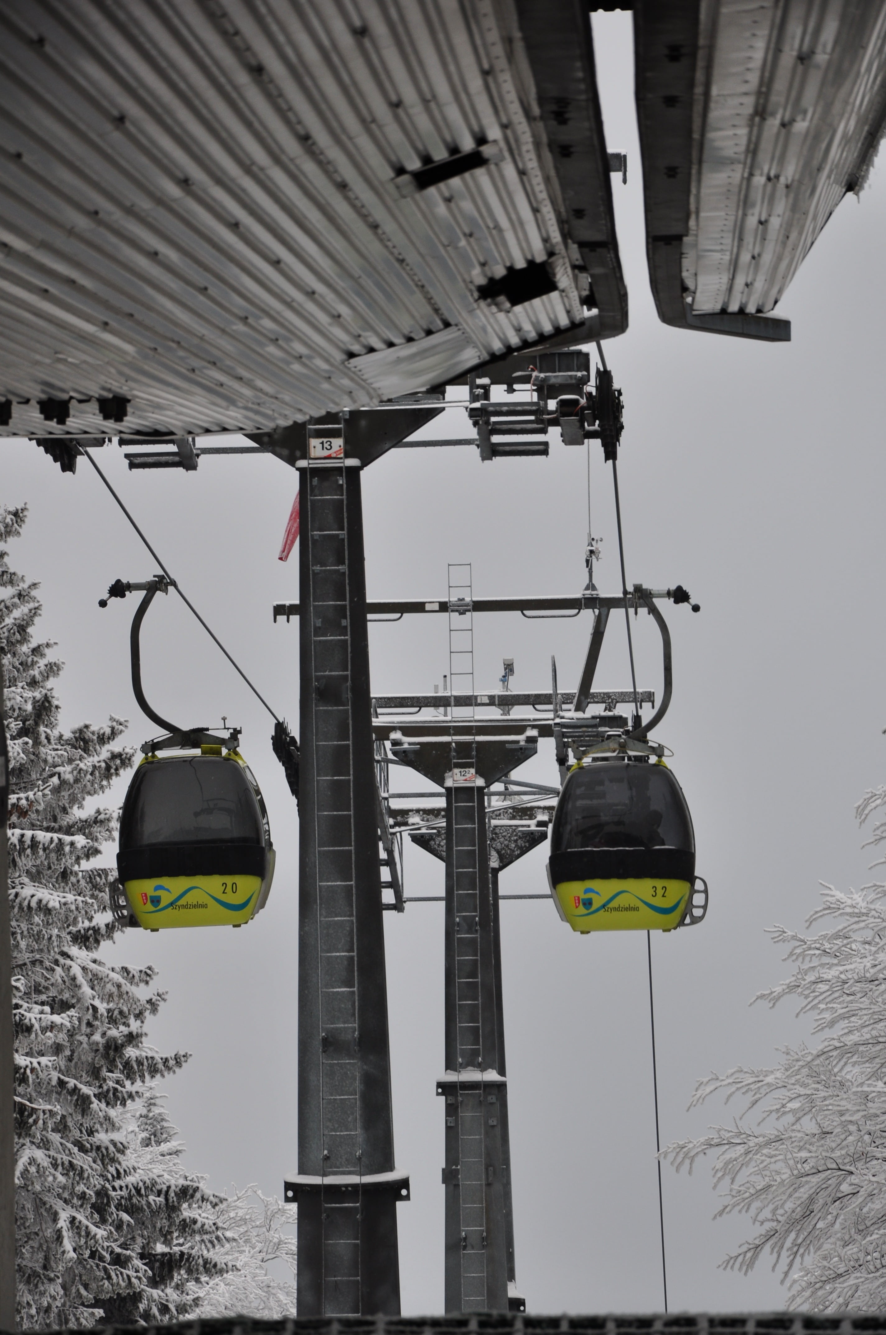 cableway, low angle view, no people, ski lift, cable, sky, architecture, mode of transportation, nature, cable car, connection, hanging, the station, built structure, Phone HD Wallpaper