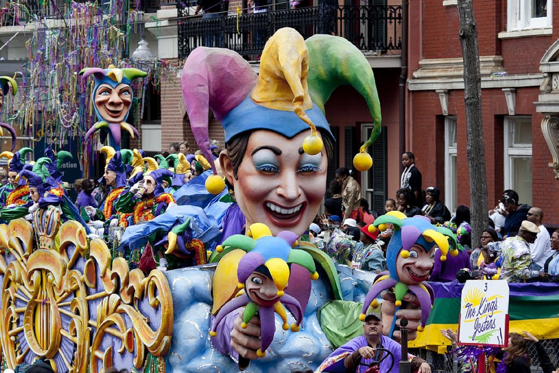 smiling, real people, incidental people, louisiana, parade, multi Colored, people, mardi gras, building exterior, fat tuesday, celebration, festival, colorful, HD Wallpaper
