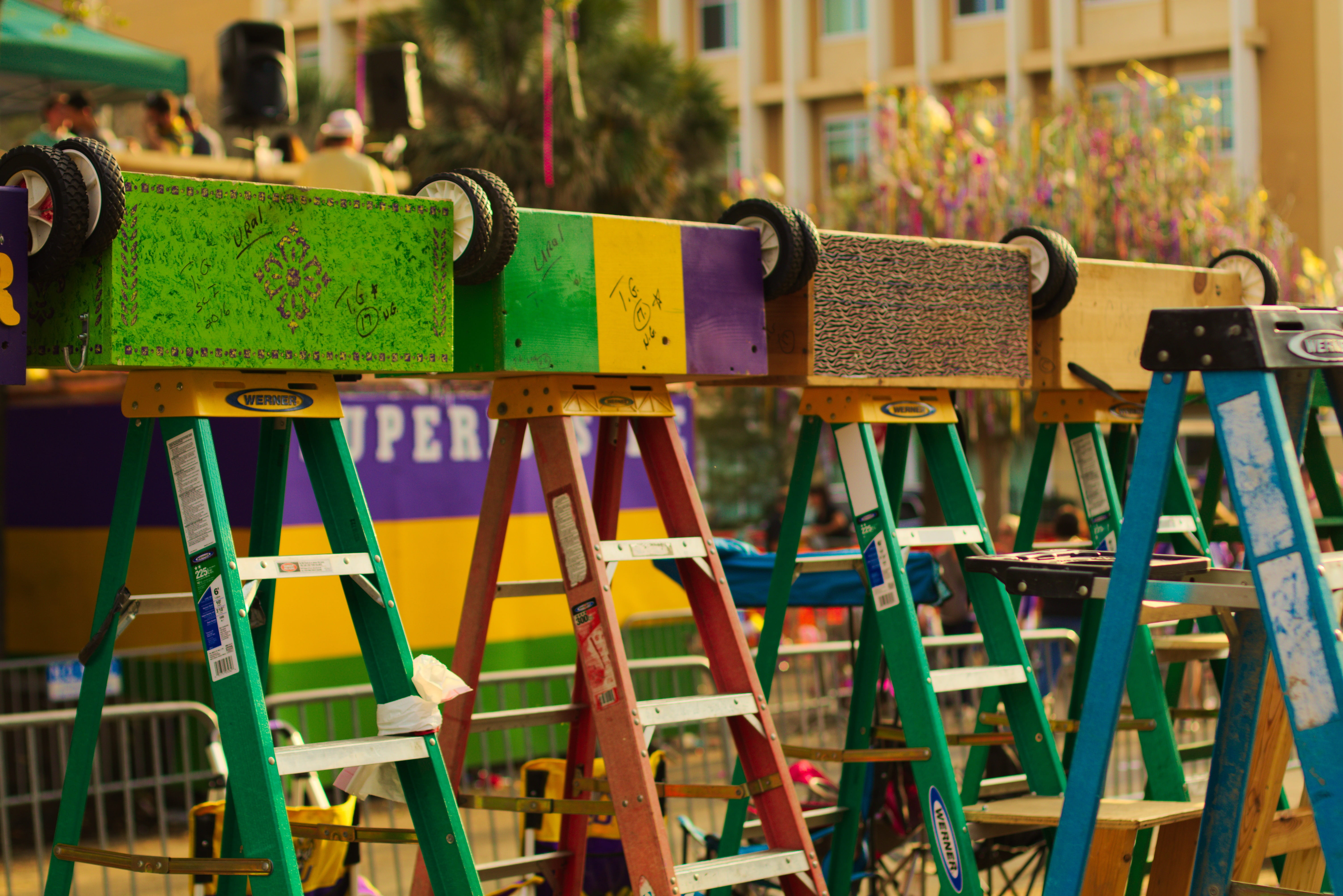 mode of transportation, selective focus, green color, no people, carnival, large group of objects, text, gras, mardi, in a row, focus on foreground, architecture, HD Wallpaper