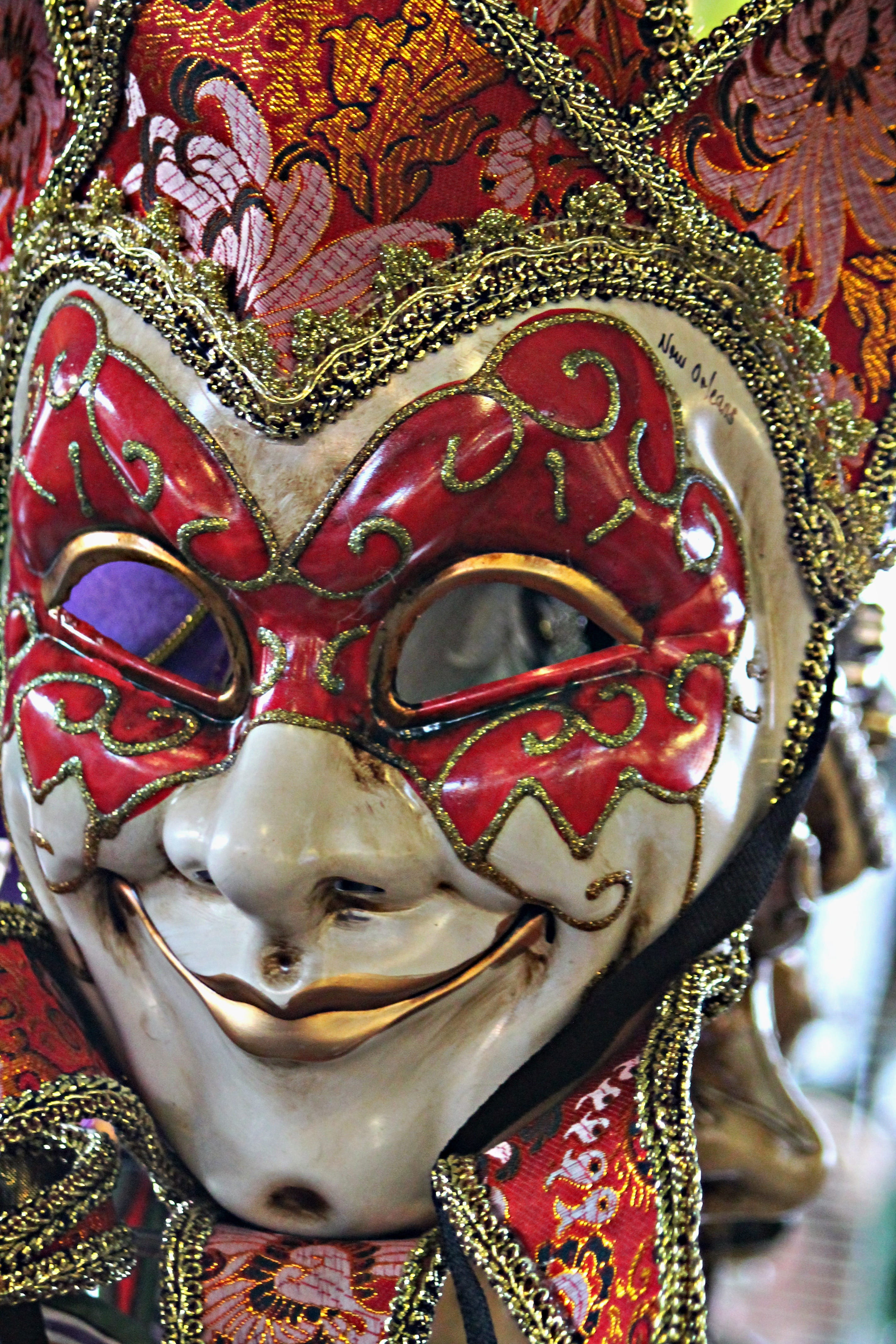 focus on foreground, close-up, mask - disguise, 4K, new orleans, white, photography, representation, craft, festival, gras, louisiana, mardi, mardi gras, Phone HD Wallpaper
