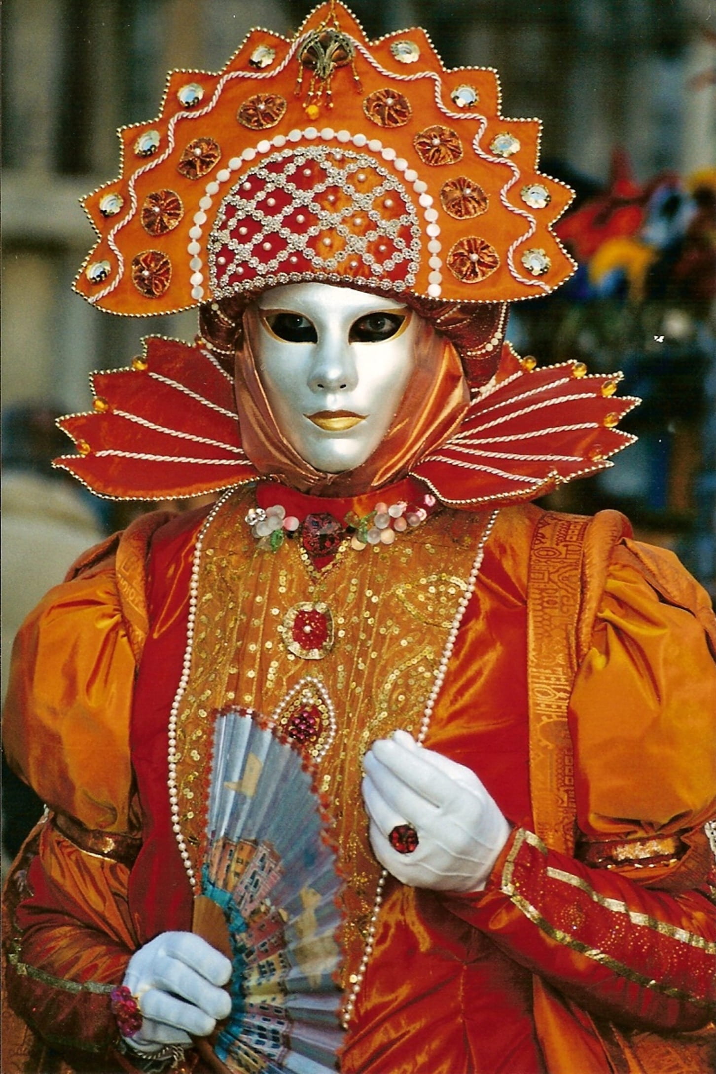 architecture, palace, festival, celebrate, city, carnival, holding, rialto, fan, costume, san marco, face, carnival - celebration event, outfit, clothing, Phone HD Wallpaper