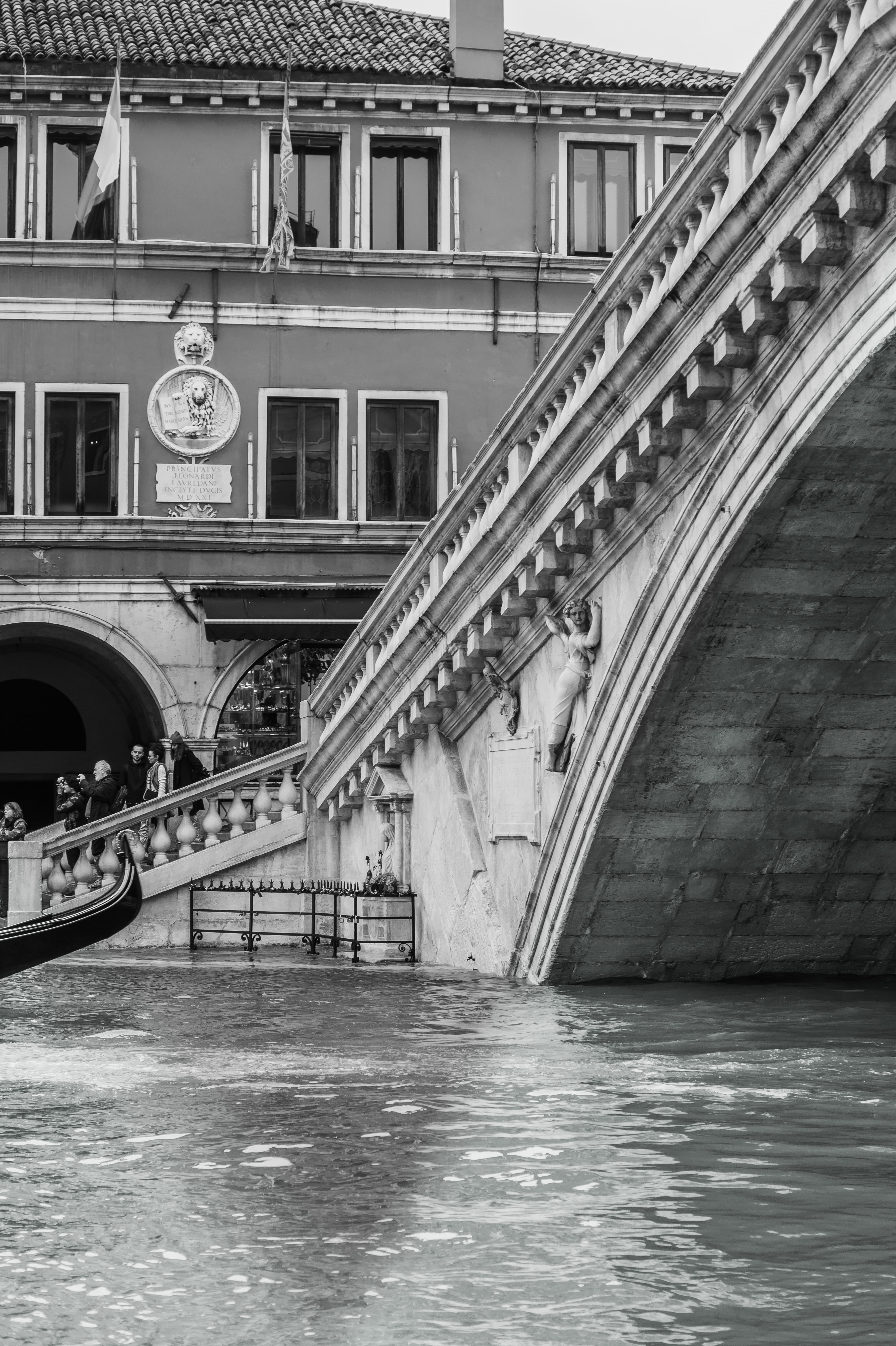 outdoors, building, arch, transportation, city, bandw, building exterior, connection, travel, river, gondola, architecture, 5K, water, built structure, Phone HD Wallpaper