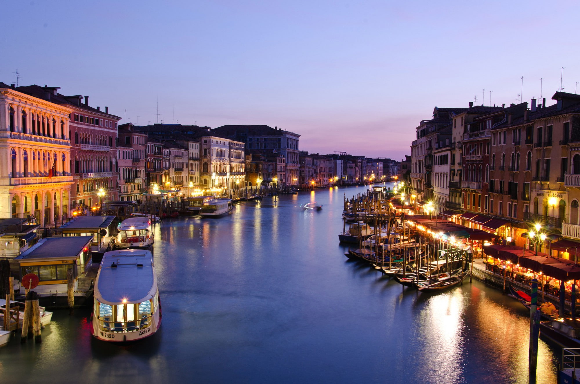 boat, Sea, lighting, Buildings, 1080P, evening, houses, twilight, the Grand Canal, lights, Italy, Canal Grande, the city, Venice, city, Venezia, gondola, HD Wallpaper