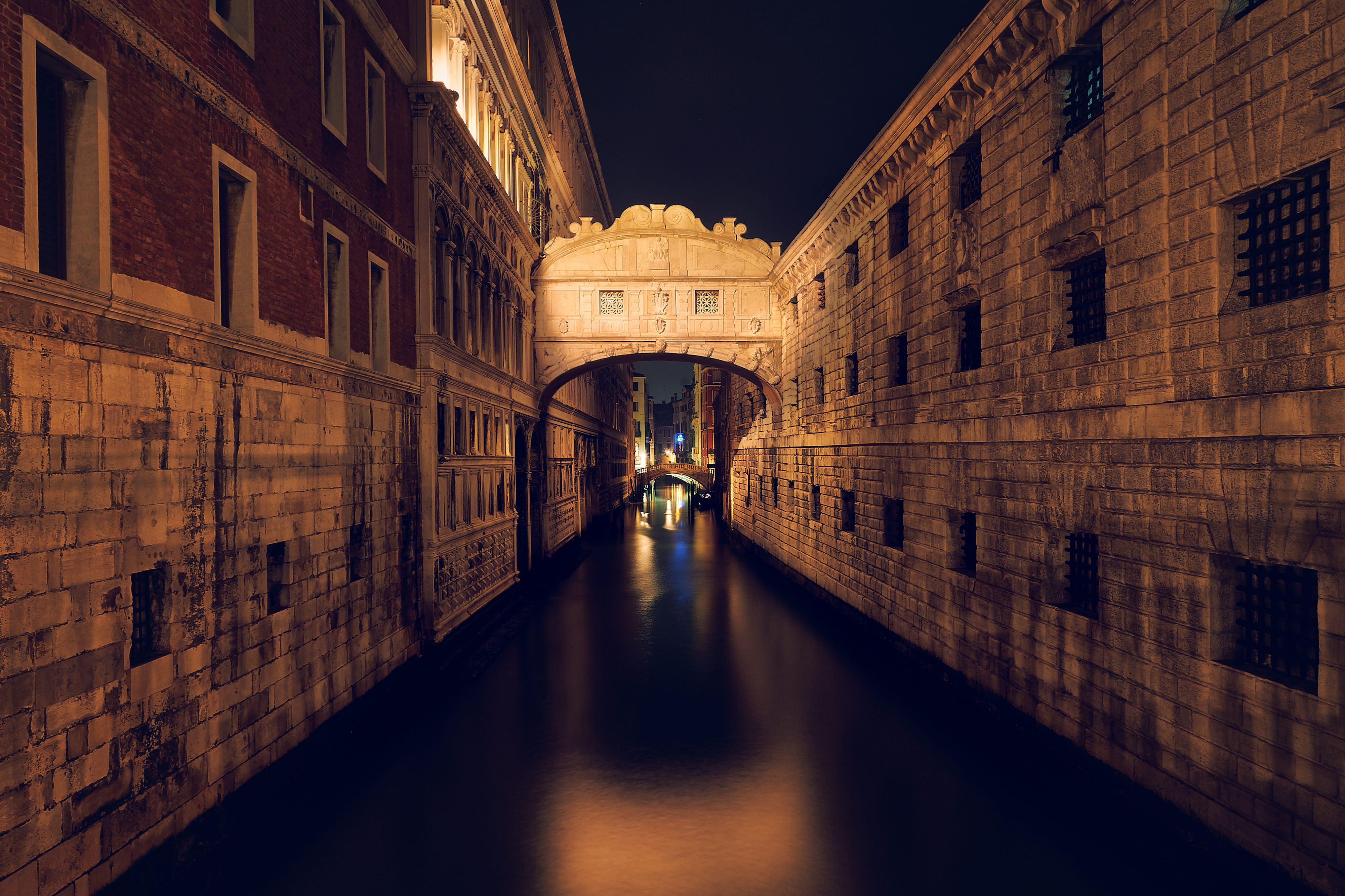 nautical vessel, outdoors, boat, historical, city, historic, tourism, water, night, building exterior, architecture, motion, italia, ancient, canal, building, HD Wallpaper
