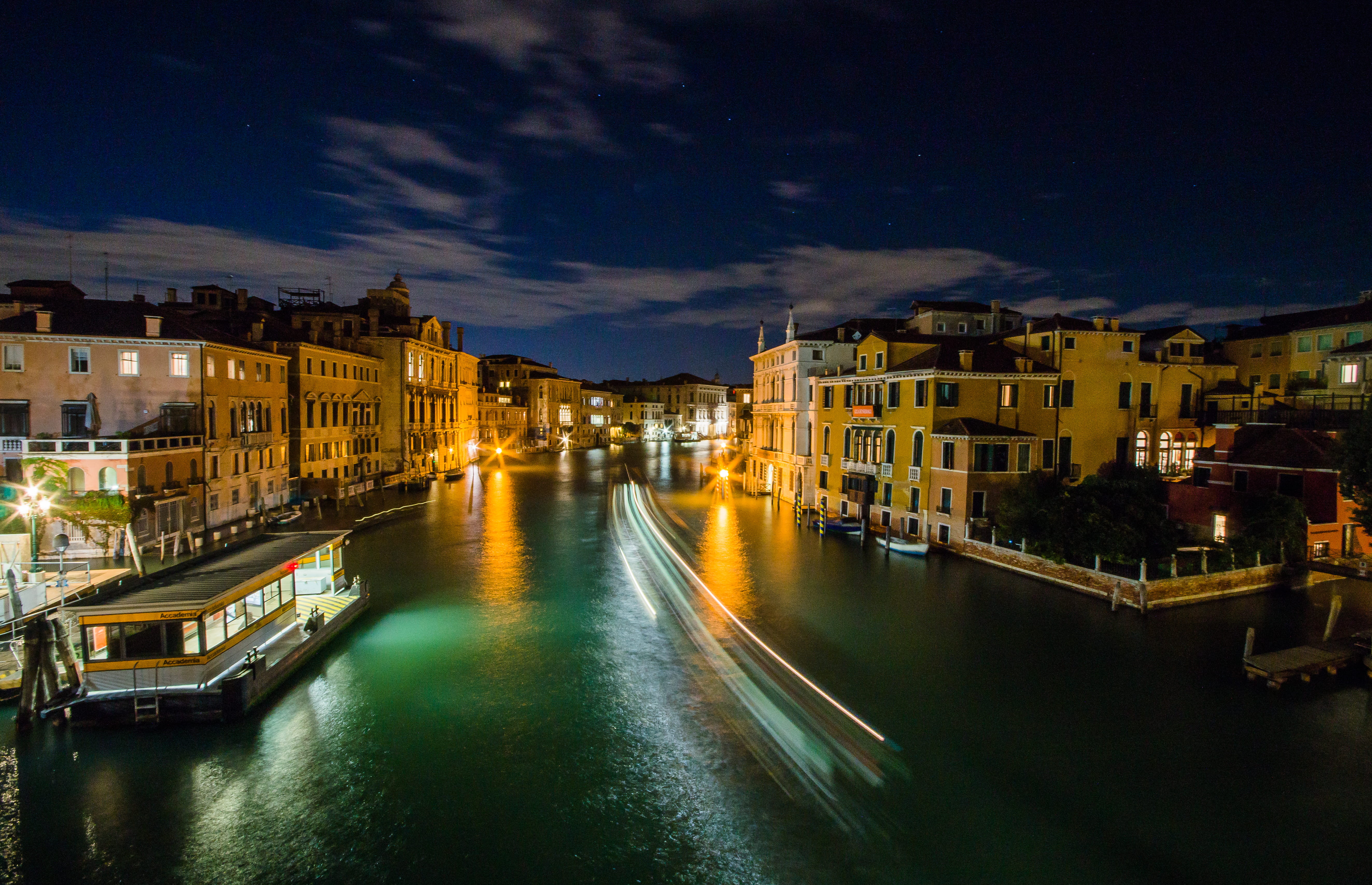 light trail, cloud - sky, boat, canal, building, dusk, sea, building exterior, nautical vessel, city, built structure, evening, outdoors, night, ocean, HD Wallpaper
