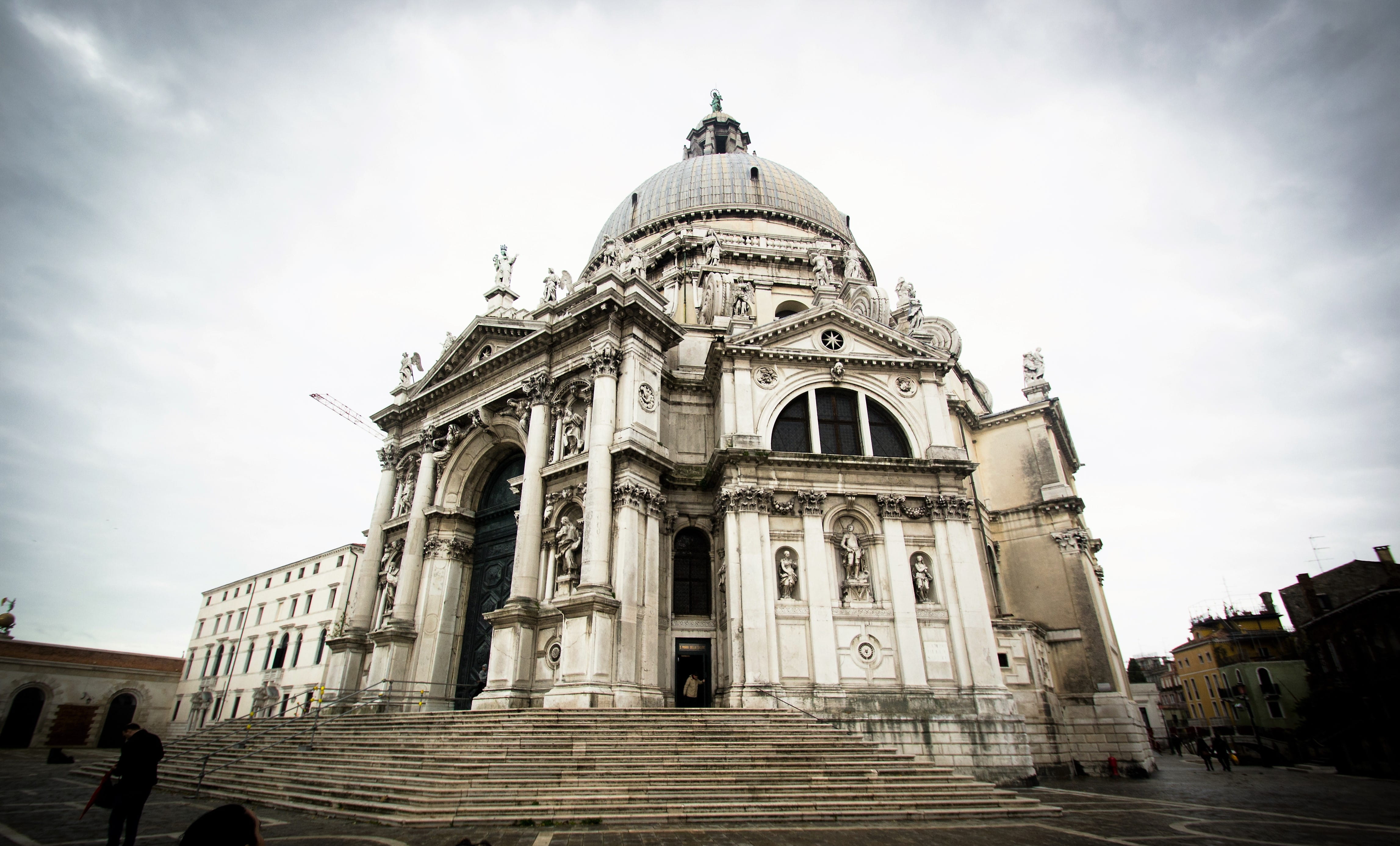 travel destinations, low angle view, city, no people, venice, place of worship, antique, spirituality, 4K, canal, water, tourism, built structure, gondola, HD Wallpaper