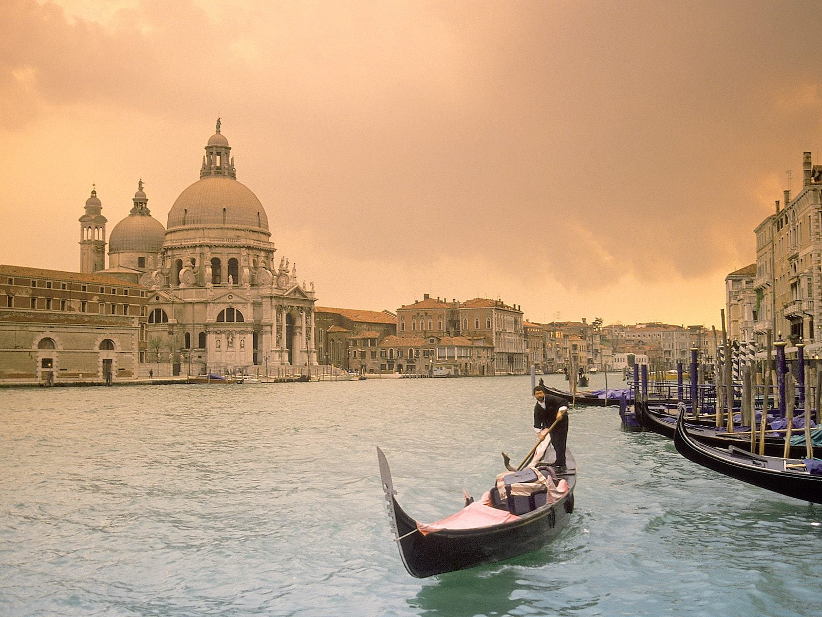 water, 720P, gondola, journey, basilica, Italy, romance, travel, channel, Venice, veneto, nature, italian Culture, urban Scene, mode of transportation, HD Wallpaper