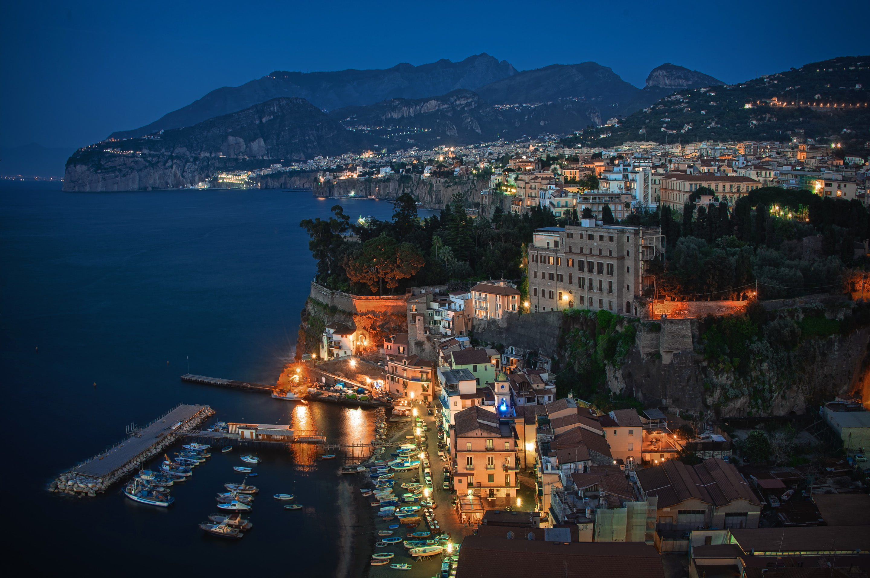 2K, buildings, night, sea, rocks, high, lights, mountains, Sorrento, photography, Italy, angle, home, the sky, concrete, HD Wallpaper