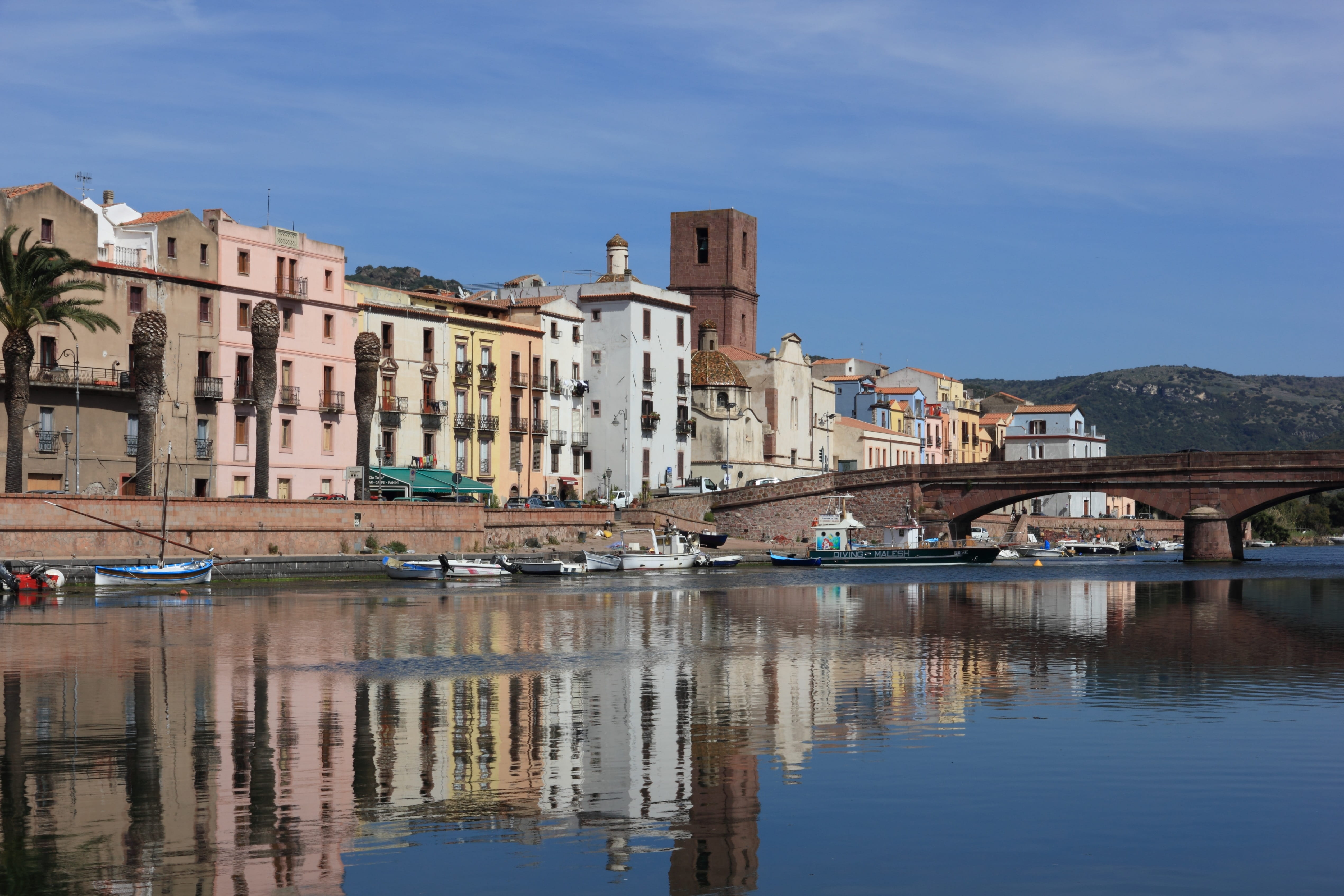 cityscape, Bosa, 4K, building exterior, travel destinations, residential district, famous Place, reflections, reflection, transportation, no people, nature, HD Wallpaper