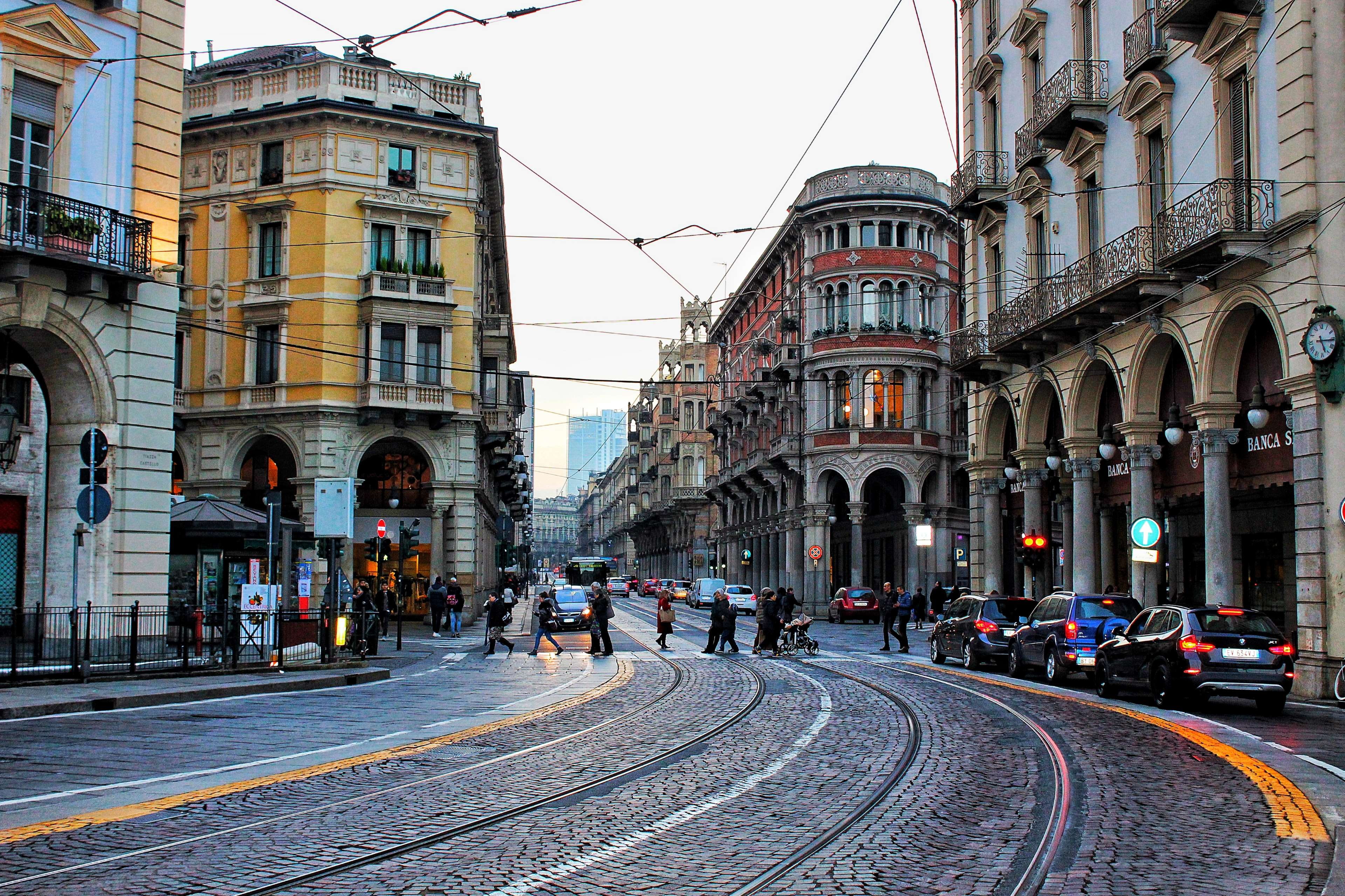 persona, day, road, built structure, city, torino, city life, vecchio, city street, architecture, luci auto, mode of transportation, group of people, nature, HD Wallpaper