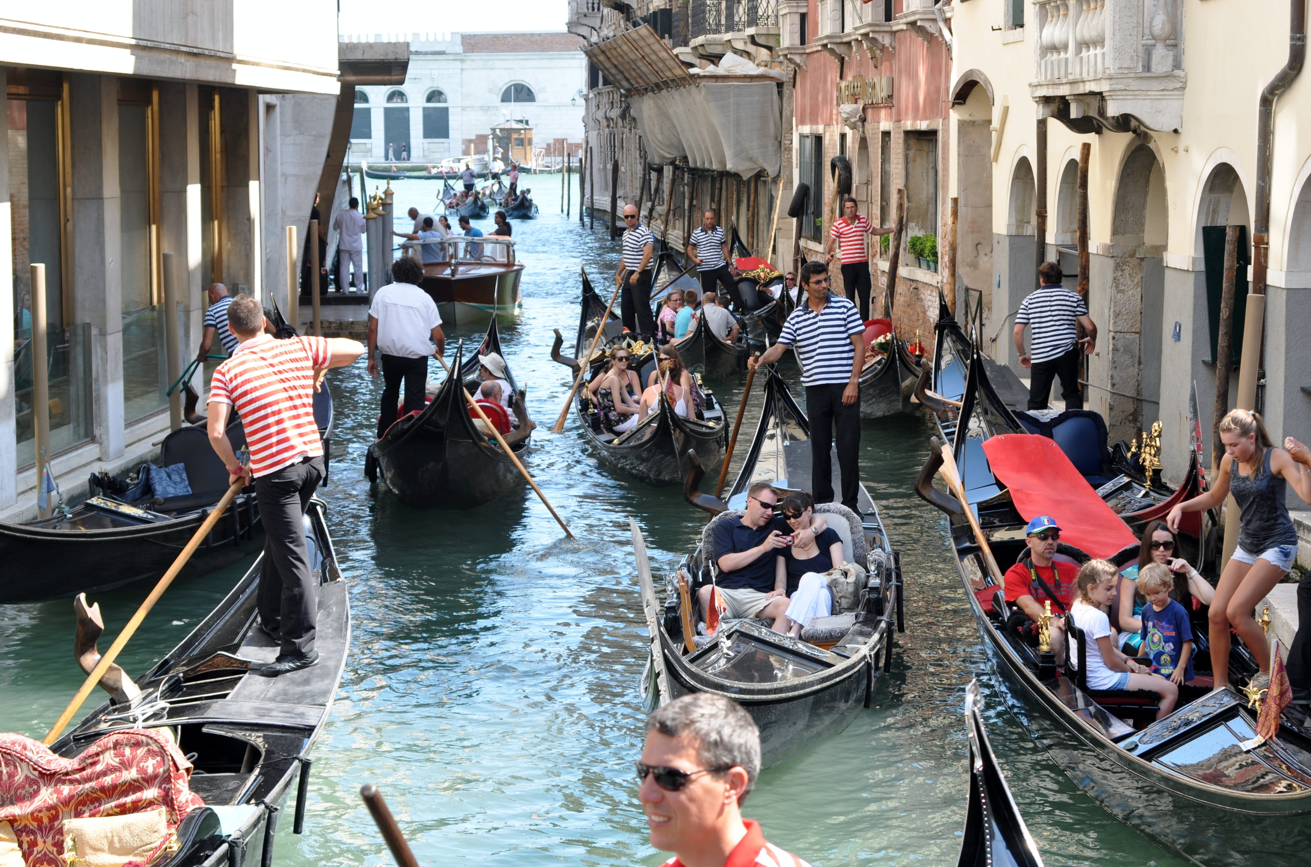 gondoliers, lifestyles, group of people, built structure, large group of people, real people, 4K, architecture, day, water, mode of transportation, nautical vessel, HD Wallpaper