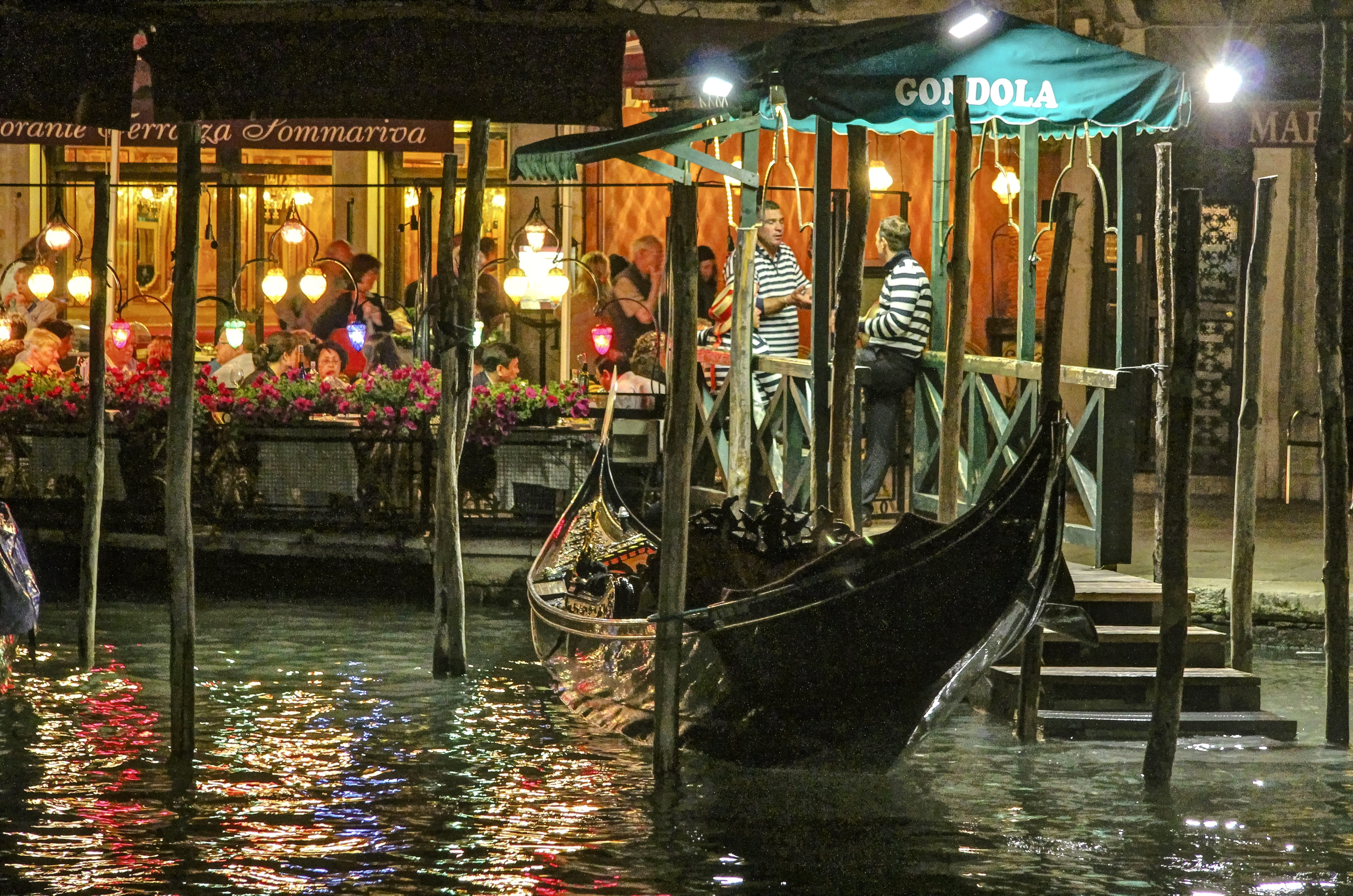 gondola - traditional boat, romantic, travel, lighting equipment, canal, water, nature, architecture, mode of transportation, transportation, city, built structure, HD Wallpaper