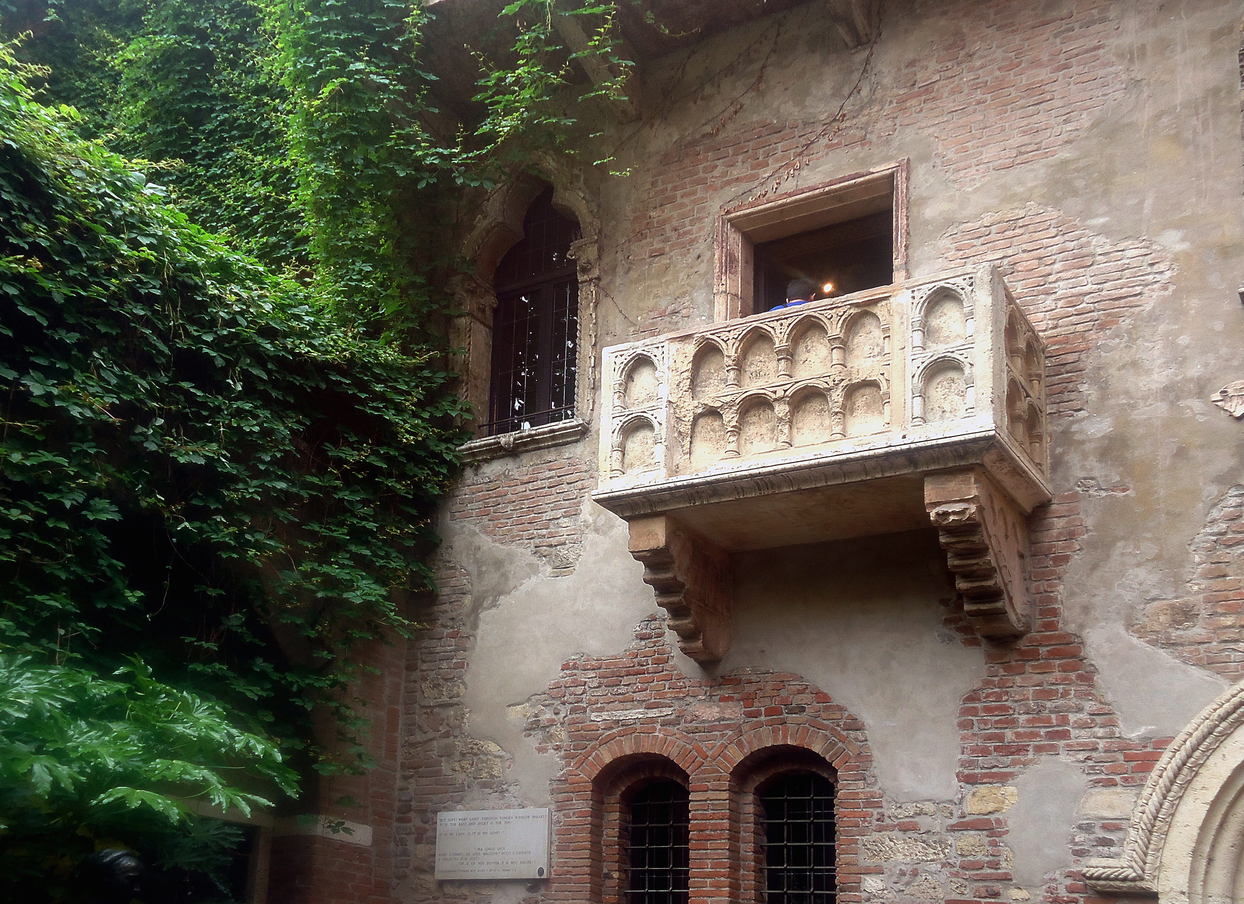 day, building, residential district, balcony, arch, entrance, verona, julia, plant, the name romeo, nature, architecture, love, history, low angle view, HD Wallpaper