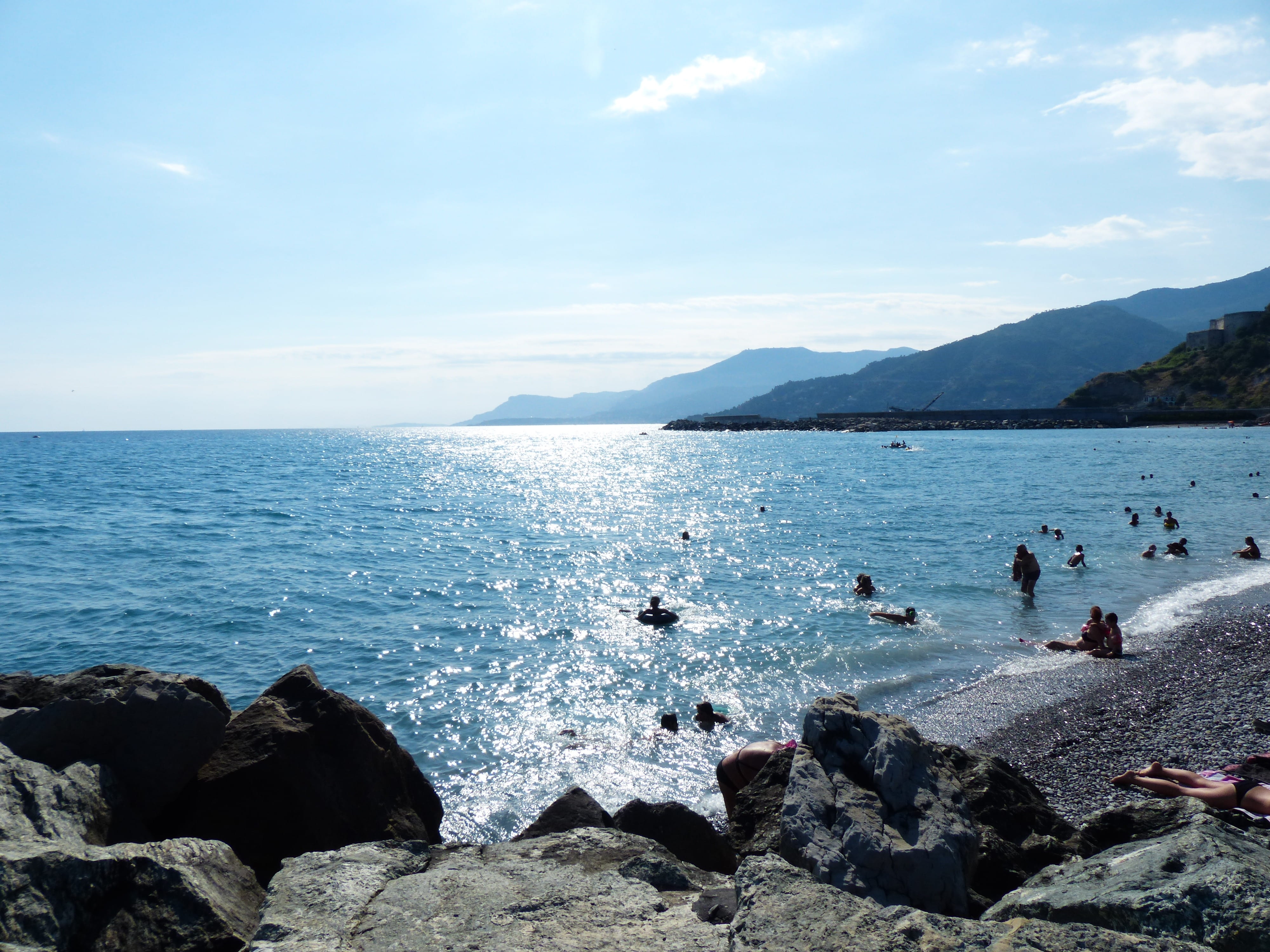 scenics, summer, stone beach, horizon over water, group of people, rock, Holiday, Sea, fun bathing, 4K, Beach, solid, sea, mediterranean Sea, real people, HD Wallpaper