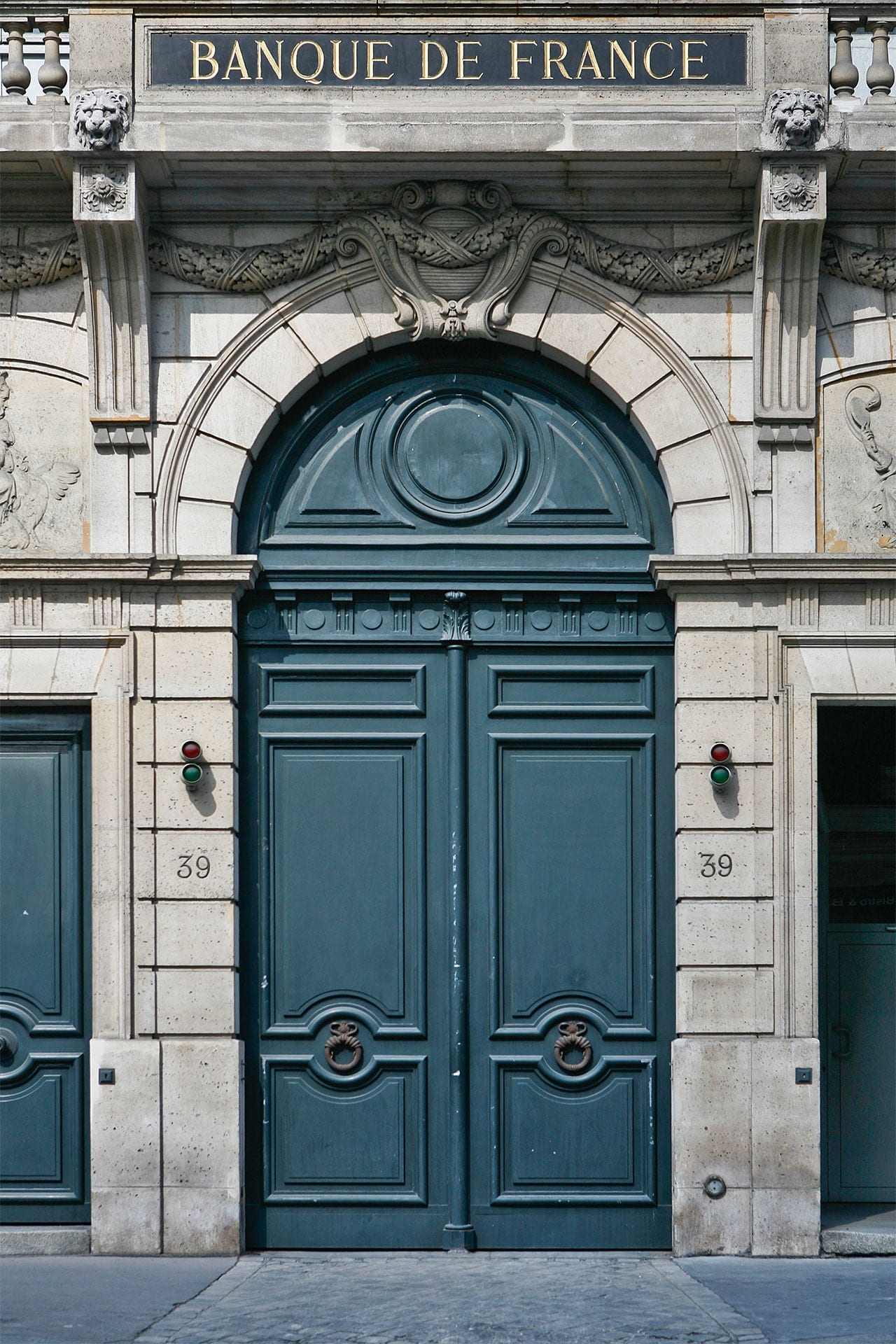 city, door, wood, day, wood - material, closed, text, paris, building exterior, portico, protection, built structure, building, no people, 1080P, western script, Phone HD Wallpaper