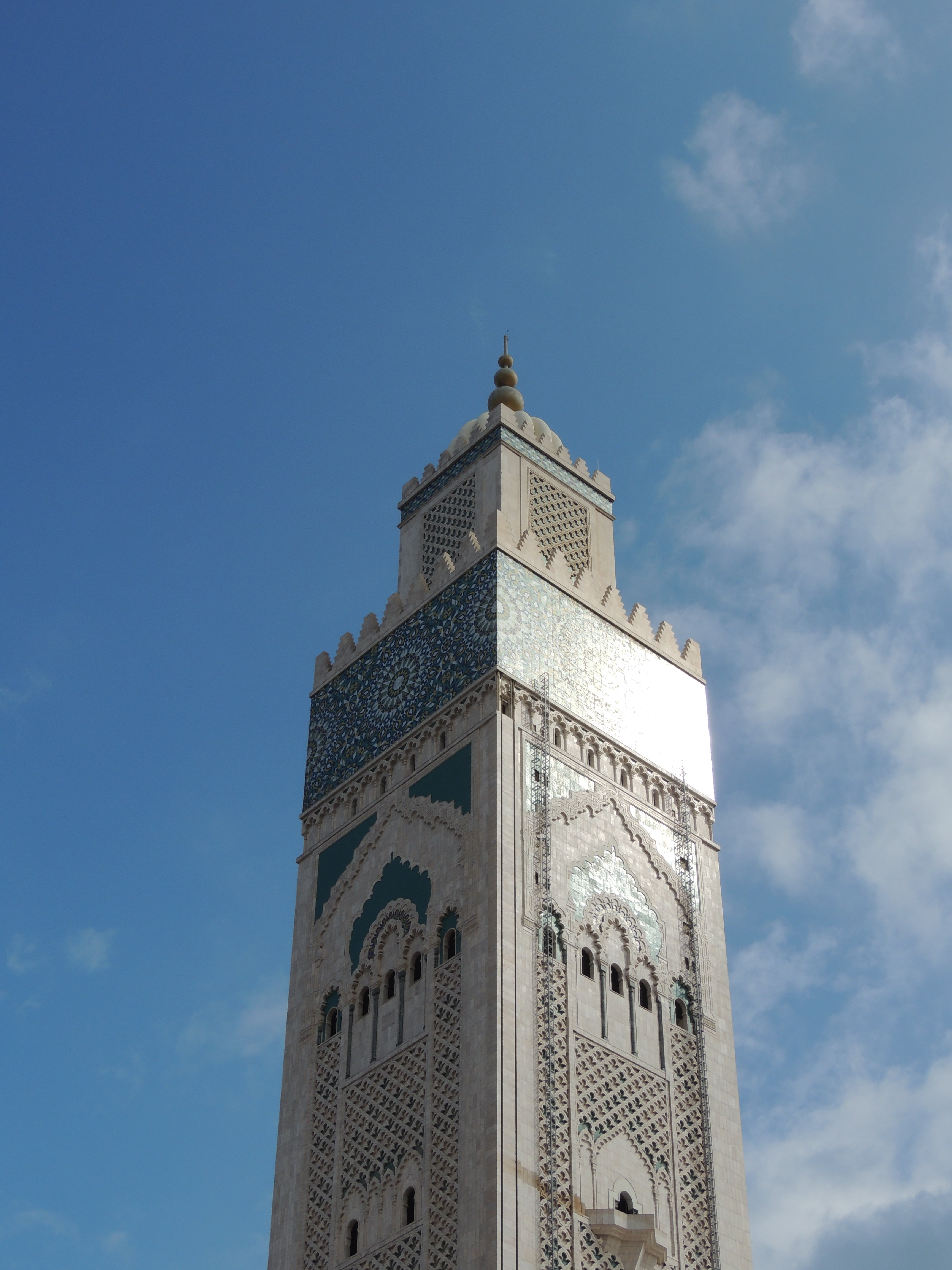tower, skyscraper, museum, casablanca, handicraft, tourism, médina, architecture, courtyard, low angle view, minaret, cloud - sky, religious, 4K, morocco, Phone HD Wallpaper