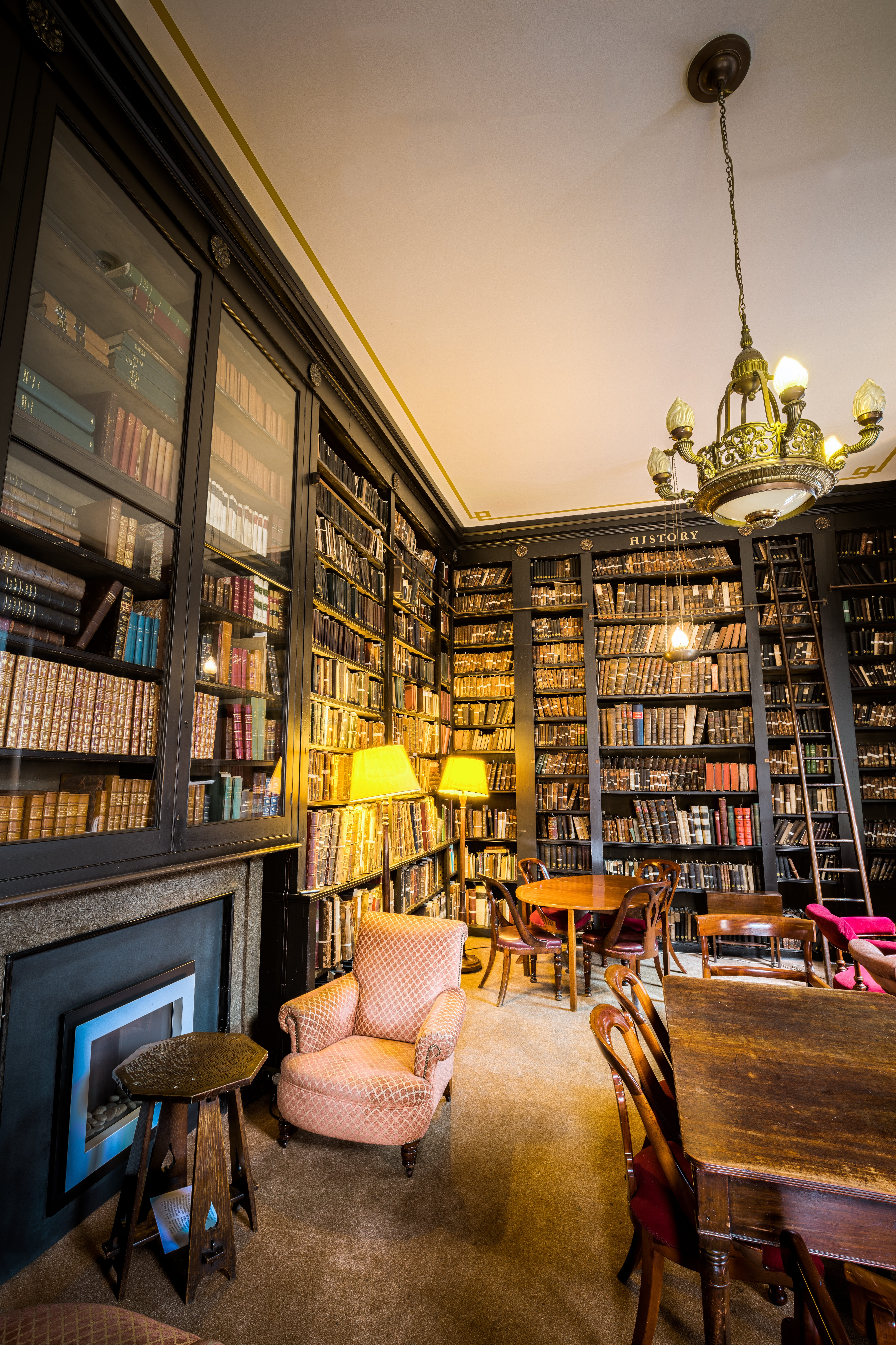 pritty, chair, historic, table, learning, business, shelves, learn, bookshelves, inside, reading, seat, retail, publication, large group of objects, bookshelf, Phone HD Wallpaper