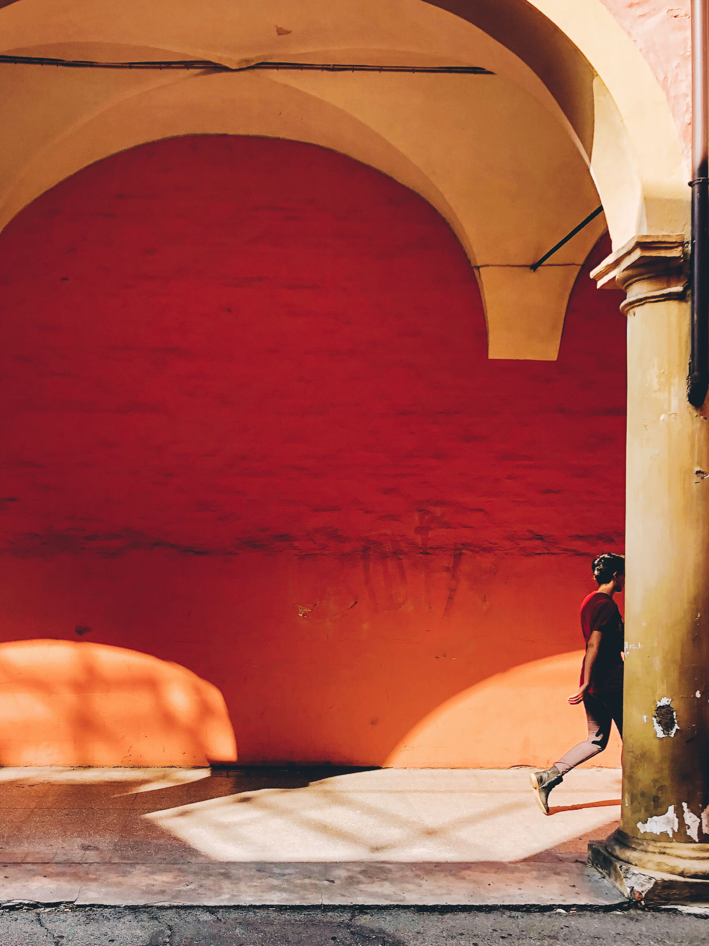europe, italy, 2K, round shape, architecture, one Person, walking, women, urban Scene, light, city, girl, history, bologna, city Life, construction Industry, Phone HD Wallpaper