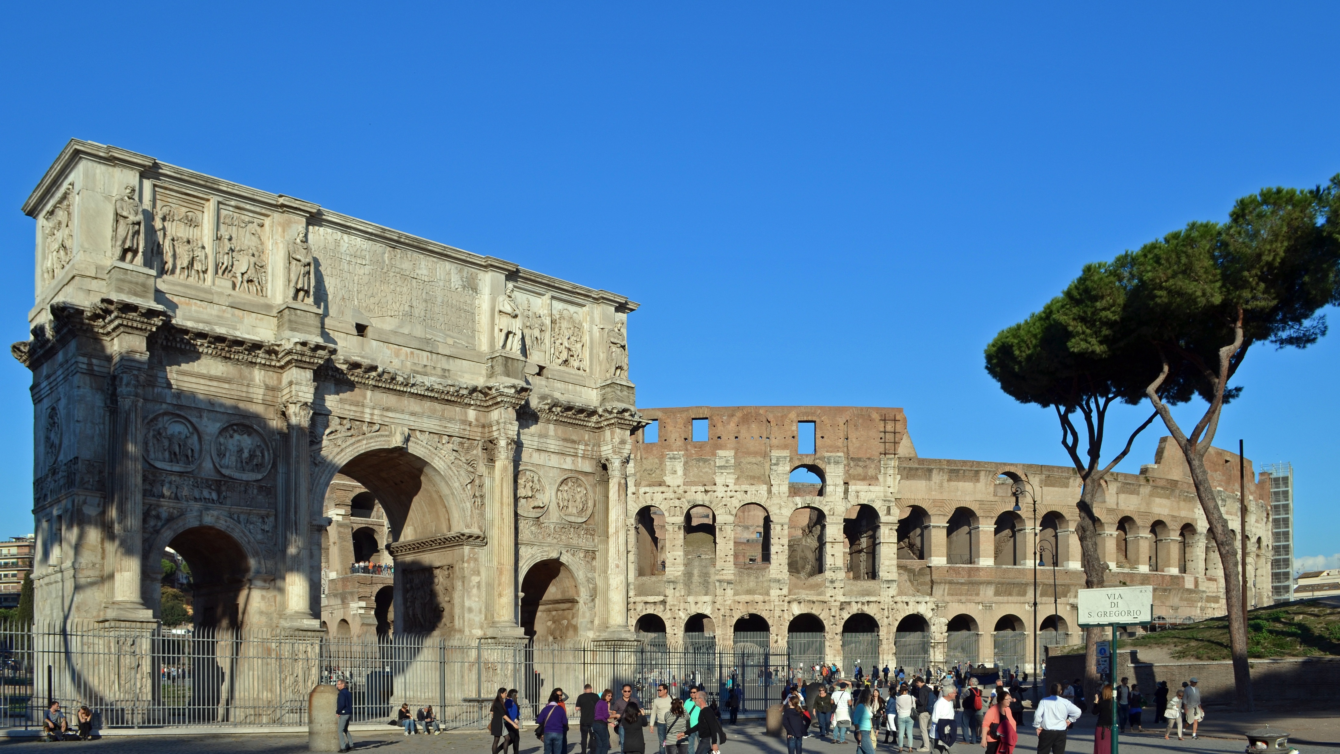 tourist, crowd, amphitheater, travel destinations, travel, verana, real people, di, arch, group of people, 4K, building exterior, ancient, outside, architecture, HD Wallpaper
