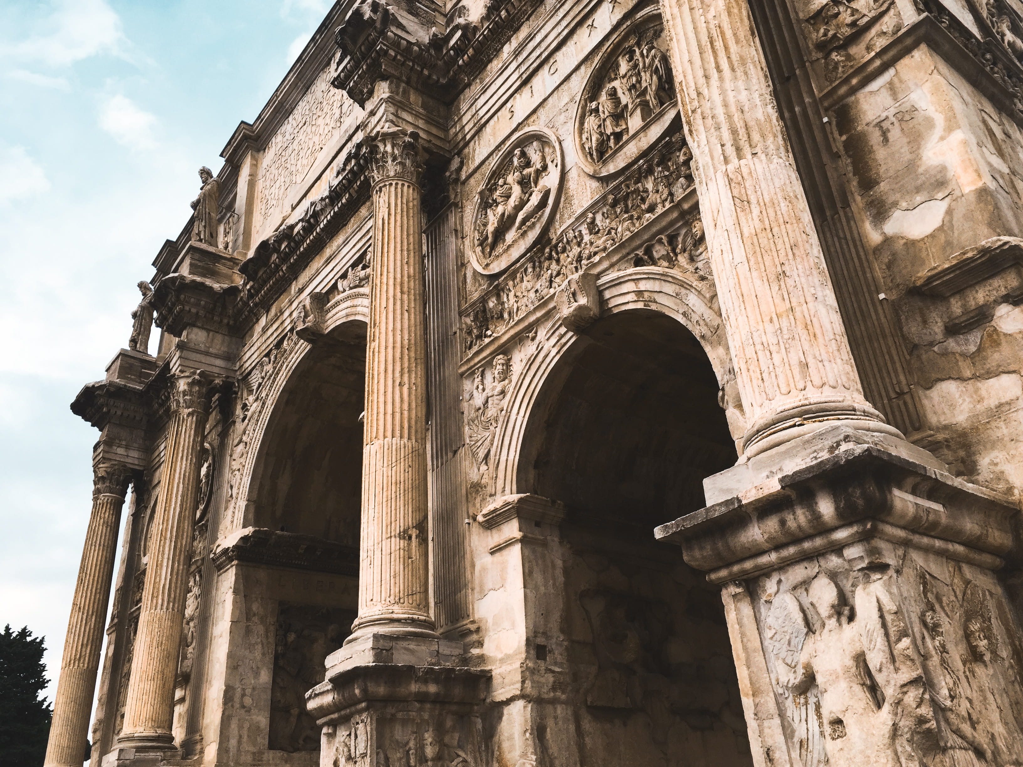 archaeology, building, arch of constantine, romans, 2K, ornate, tourism, ancient, built structure, travel destinations, century, architecture, outdoors, HD Wallpaper
