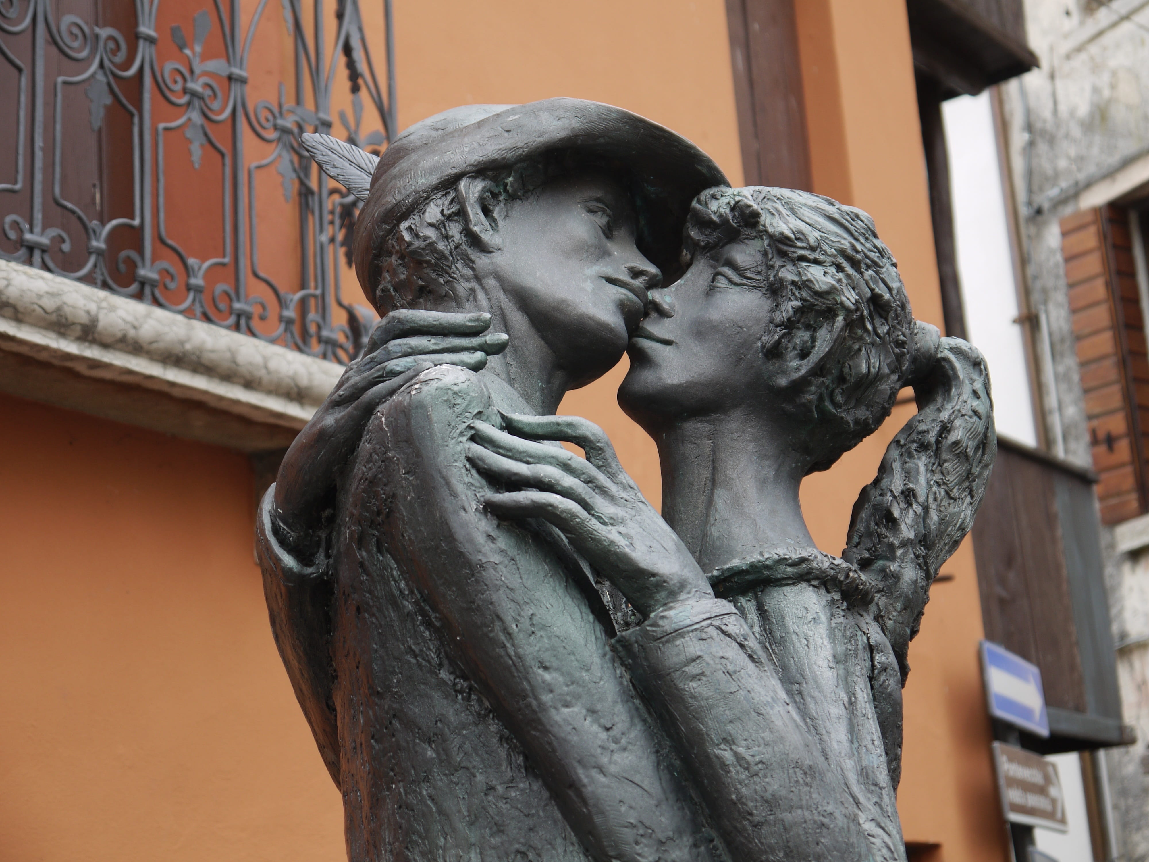 close-up, human representation, sculpture, no people, representation, architecture, hug, focus on foreground, angel, building exterior, 4K, fontana, low angle view, HD Wallpaper