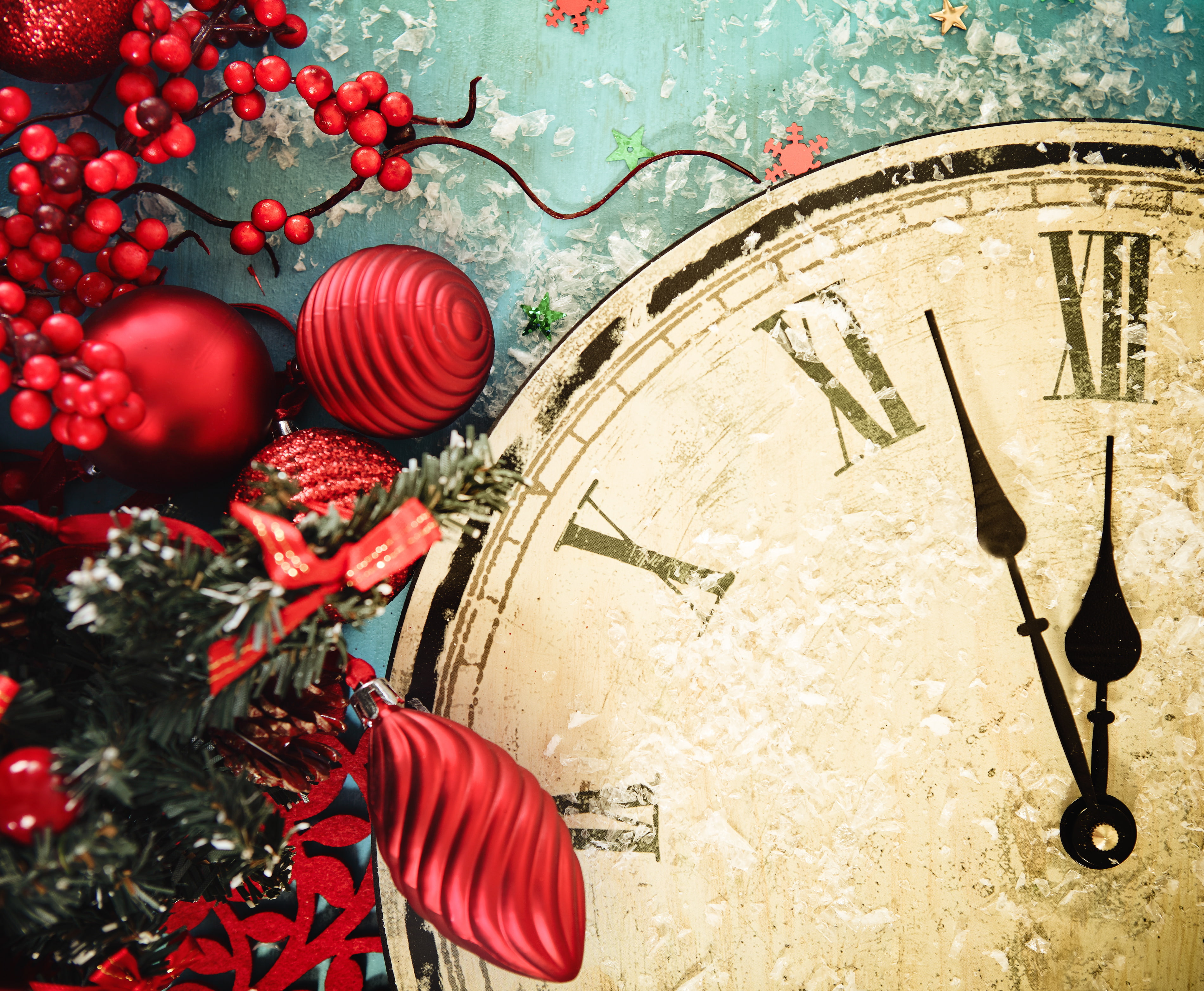 december, holiday, watch, still life, analog, red, greeting, round, Merry, roman numeral, celebration, new Years Day, 2K, clock Face, countdown, ornate, HD Wallpaper
