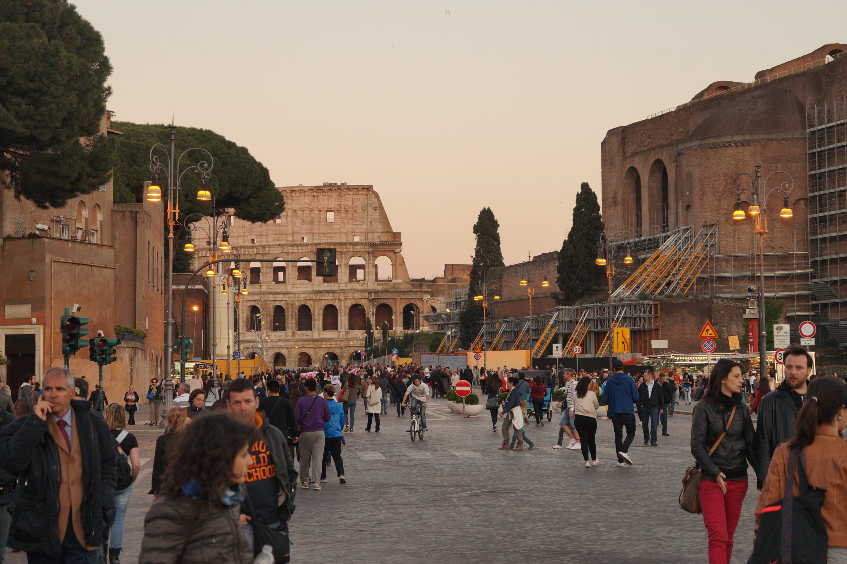 visit, leisure activity, crowd, colosseum, roman holiday, nature, adult, the past, building exterior, lifestyles, women, tourist, travel, city, fori imperiali, HD Wallpaper