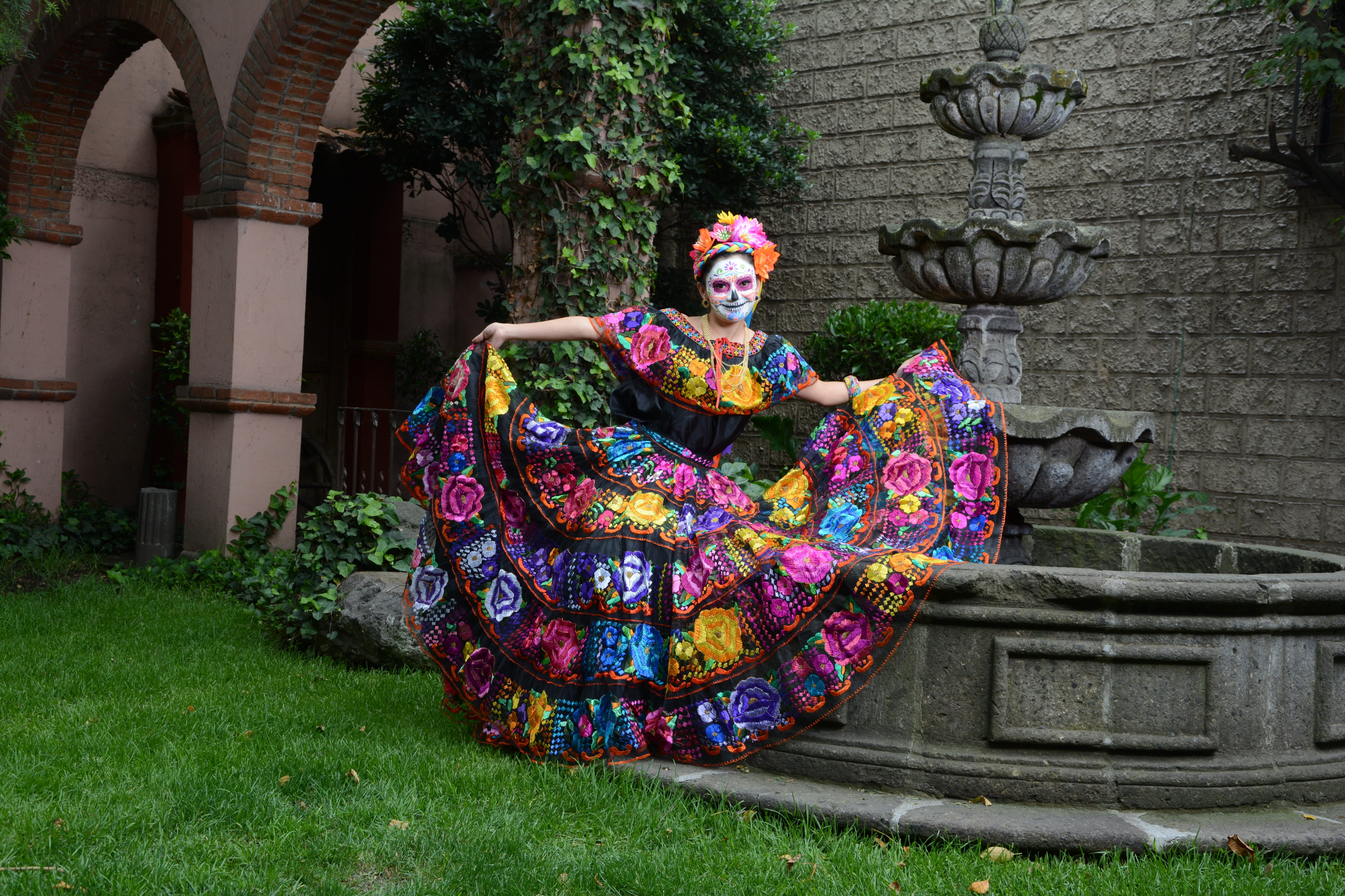sculpture, portrait, mexico, 5K, in, built structure, multi colored, real people, outdoors, architecture, one person, clothing, day, catrina, art and craft, HD Wallpaper