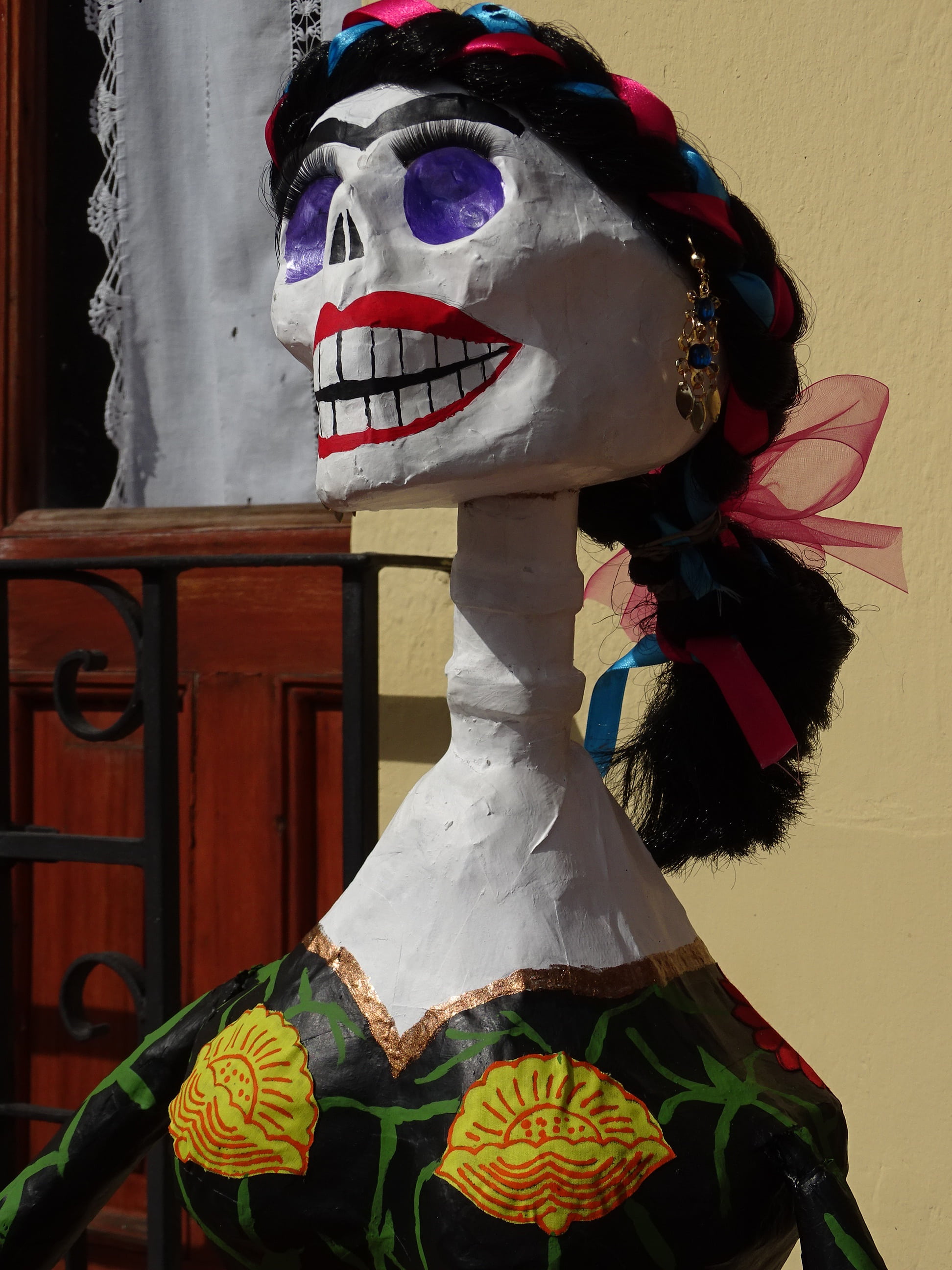 arts culture and entertainment, mexico, calaca, catrina, wig, female likeness, grim reaper, death, representation, paper mache, wall - building feature, Phone HD Wallpaper