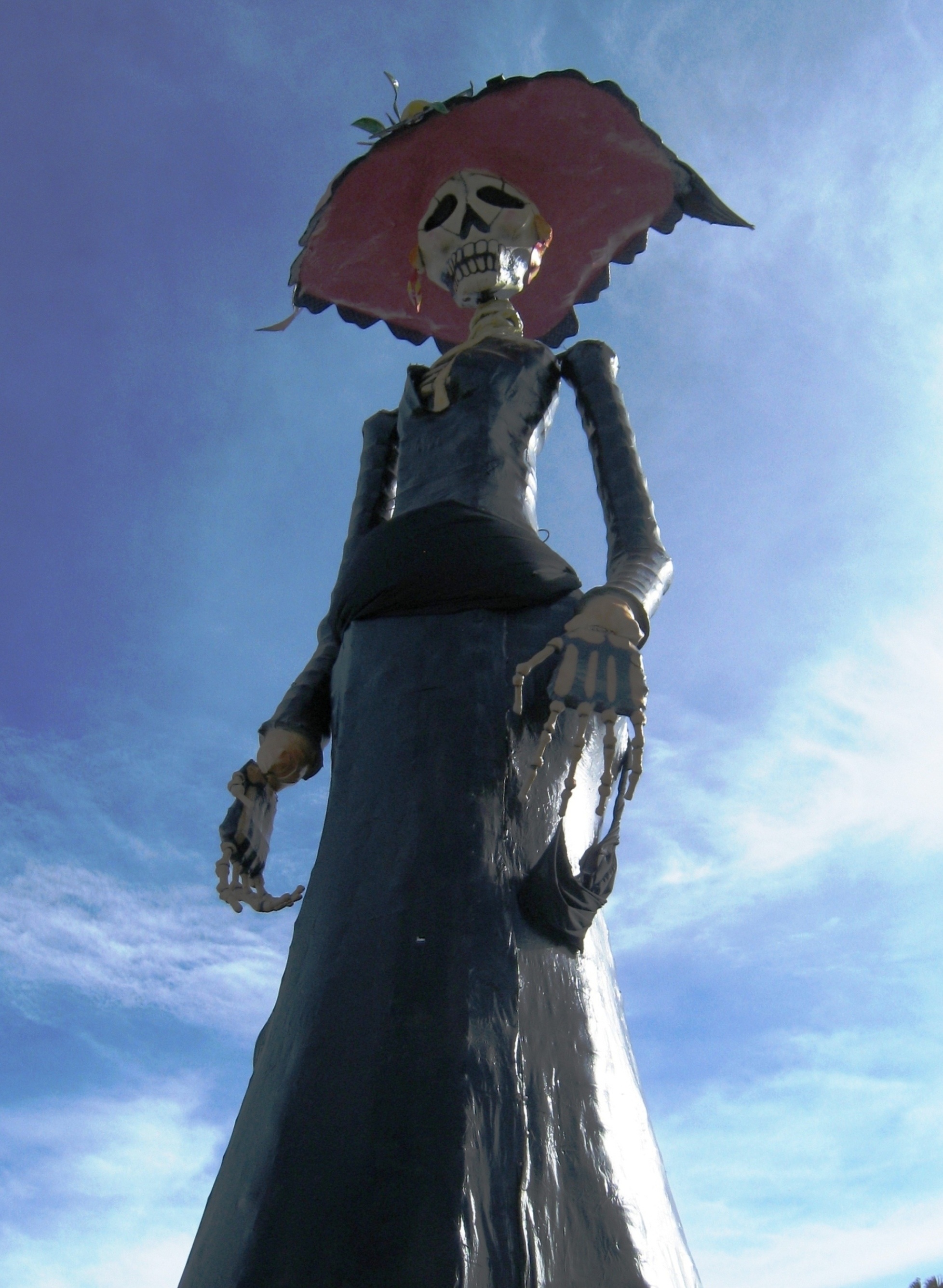 2K, creativity, architecture, death, low angle view, crafts, no people, representation, statue, nature, bones, male likeness, sculpture, catrina, skeleton, Phone HD Wallpaper