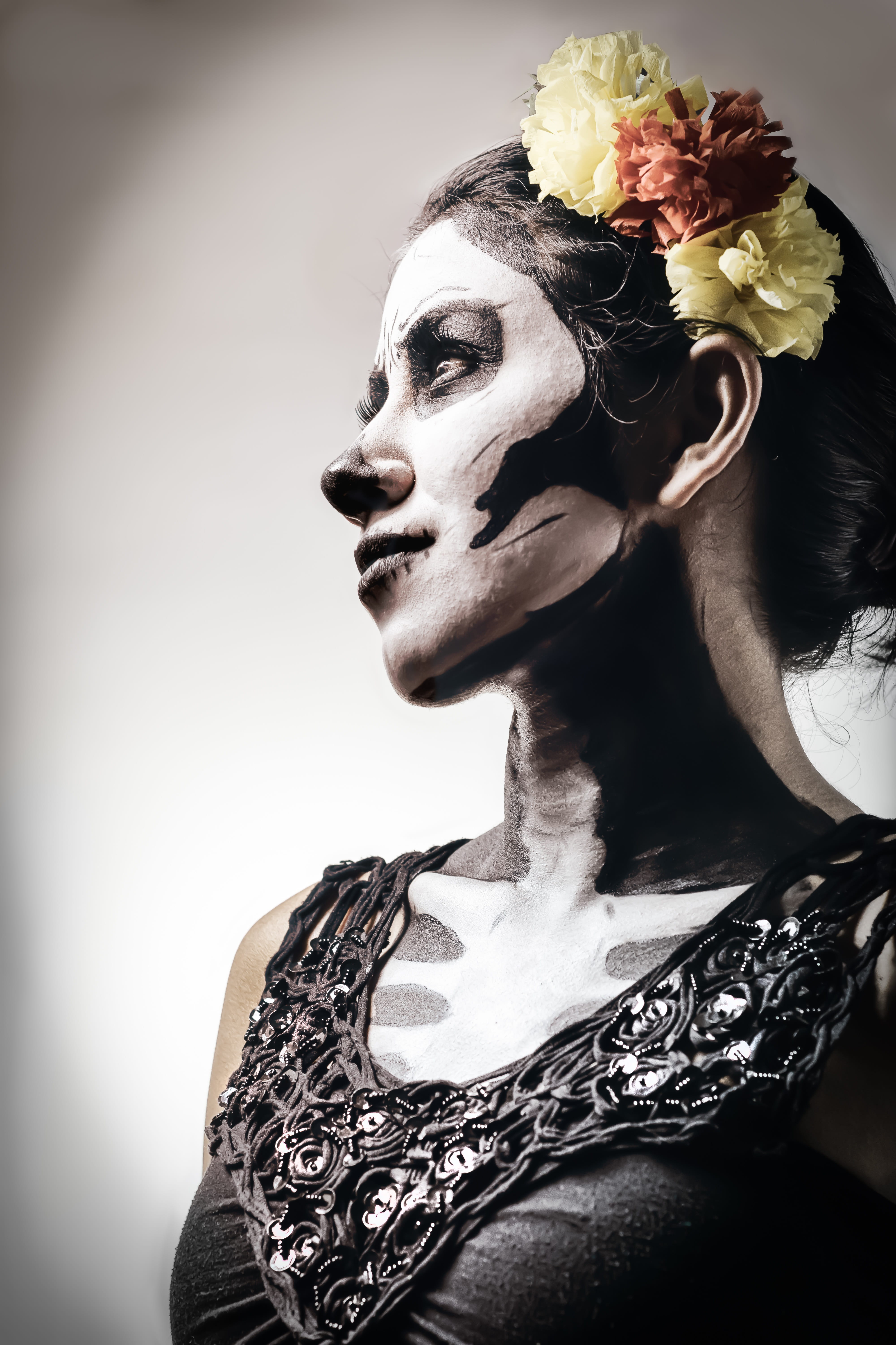 death, sad, spiritual, flower, plant, studio shot, mystic, fashion, make-up, 5K, front view, hairstyle, indoors, flowering plant, women, headdress, catrina, Phone HD Wallpaper