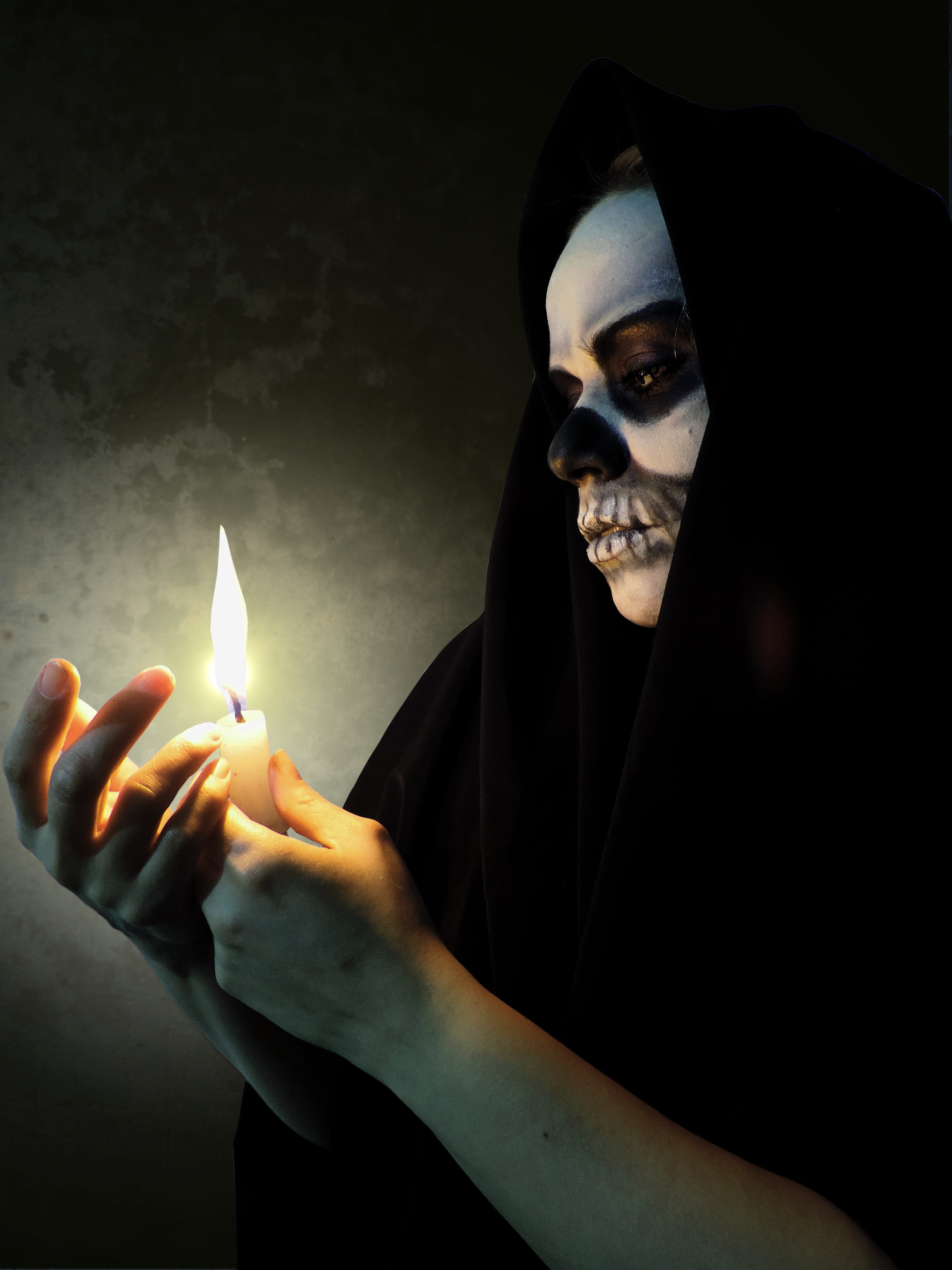 lifestyles, skull, burning, looking at camera, real people, portrait, face, popular festivals, halloween, holding, glowing, fire, calaca, young adult, indoors, Phone HD Wallpaper