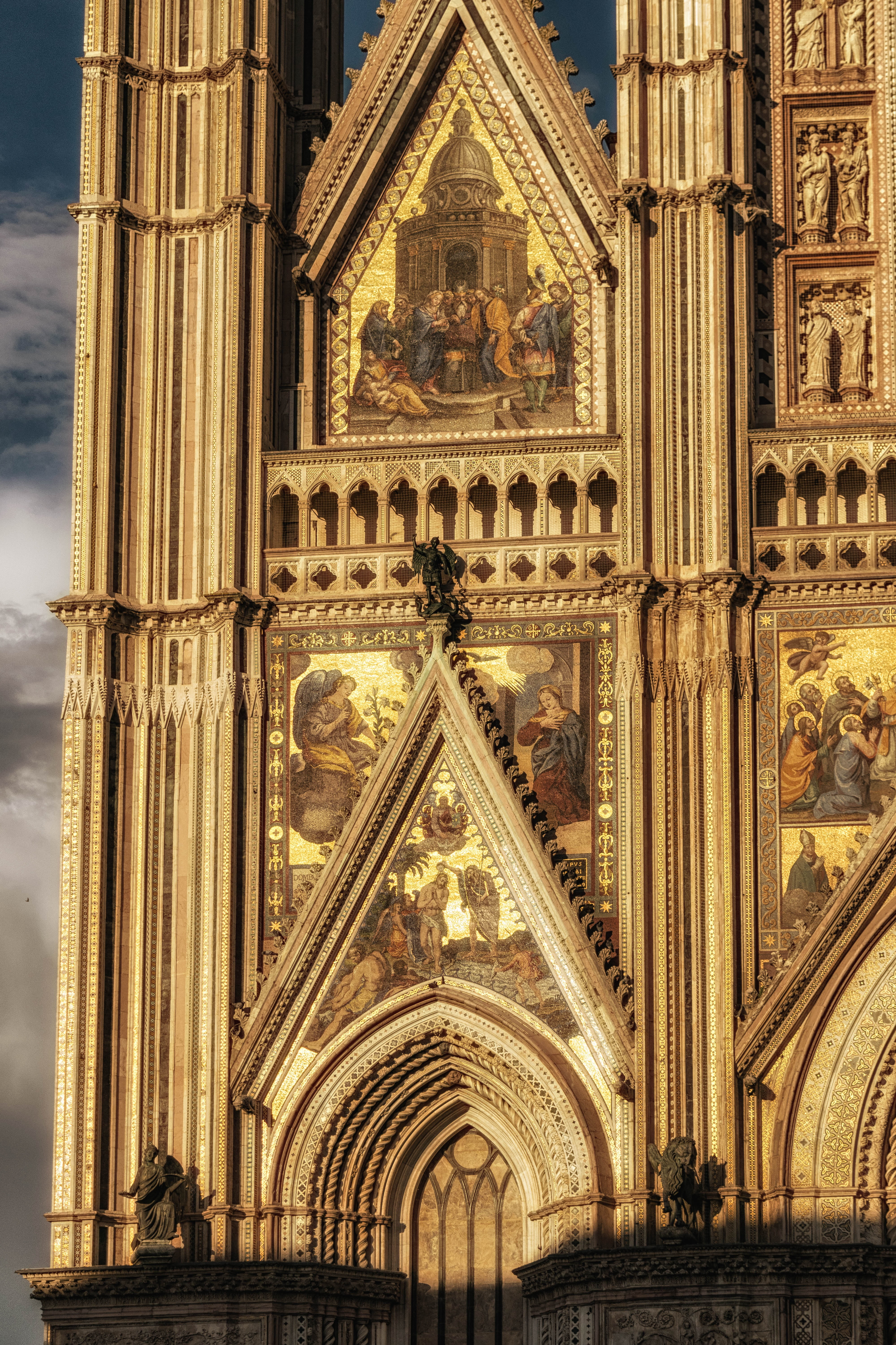 ornate, gothic style, day, altar, building, building exterior, the past, detail, spirituality, dom, masterpiece, tourism, roman, belief, italy, orvieto, Phone HD Wallpaper