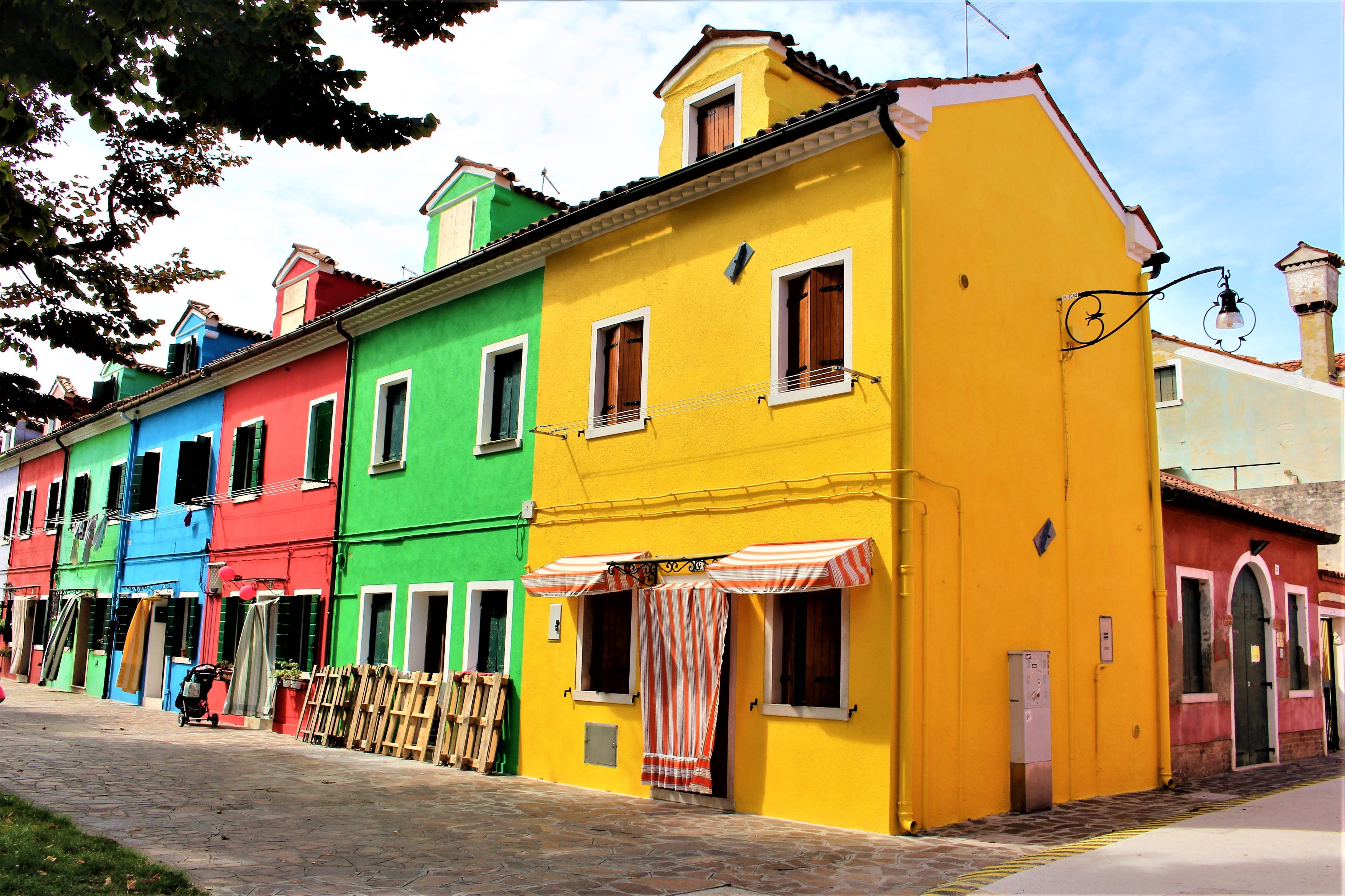 island, beautiful house, views, burano, lamp, attraction, window, trip, cloud - sky, buildings, yellow, crowded, housing, old, day, old house, beautifully, HD Wallpaper