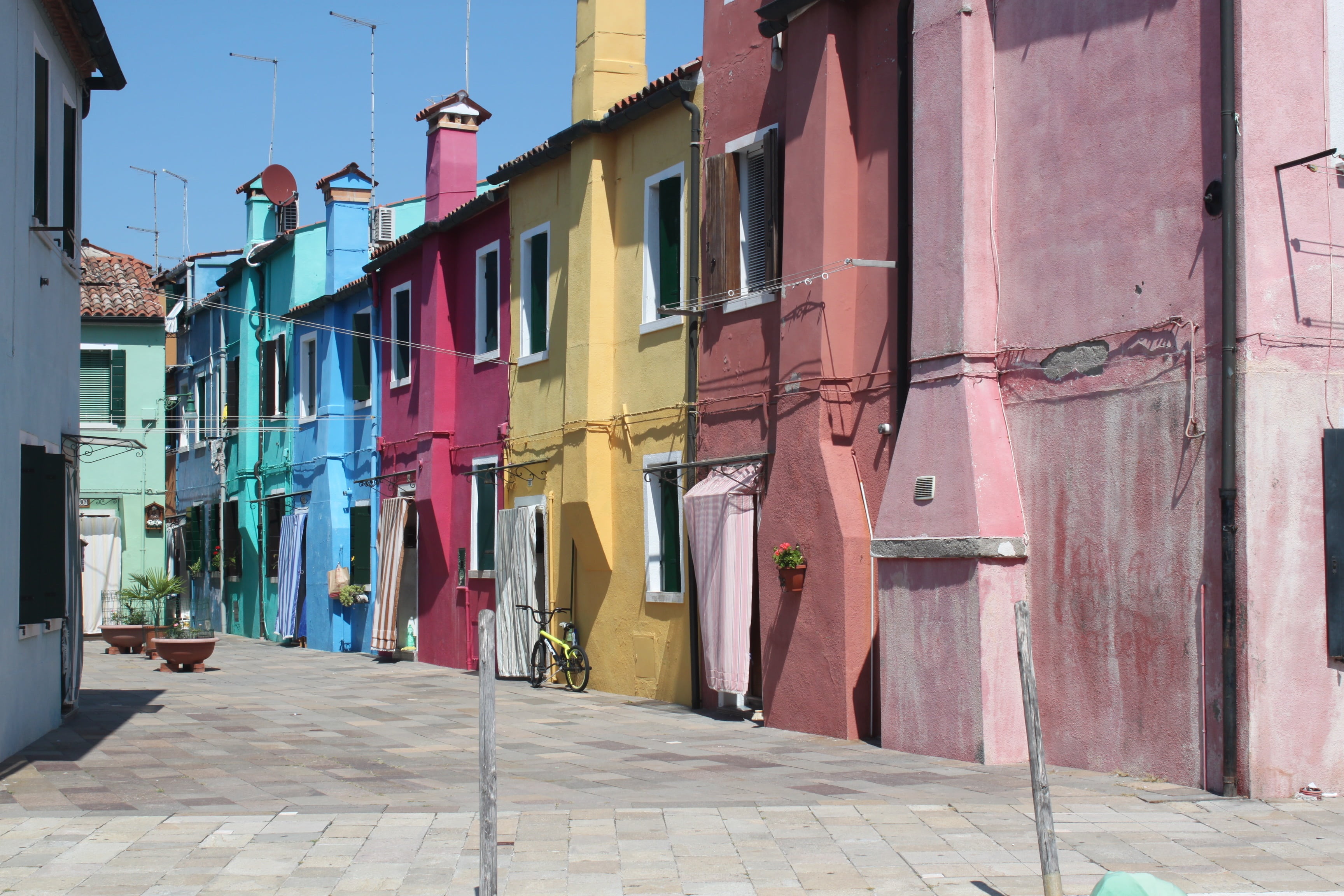 window, the way forward, rainbow, nature, building exterior, outdoors, footpath, street, paving stone, colors, in a row, sunlight, residential district, HD Wallpaper