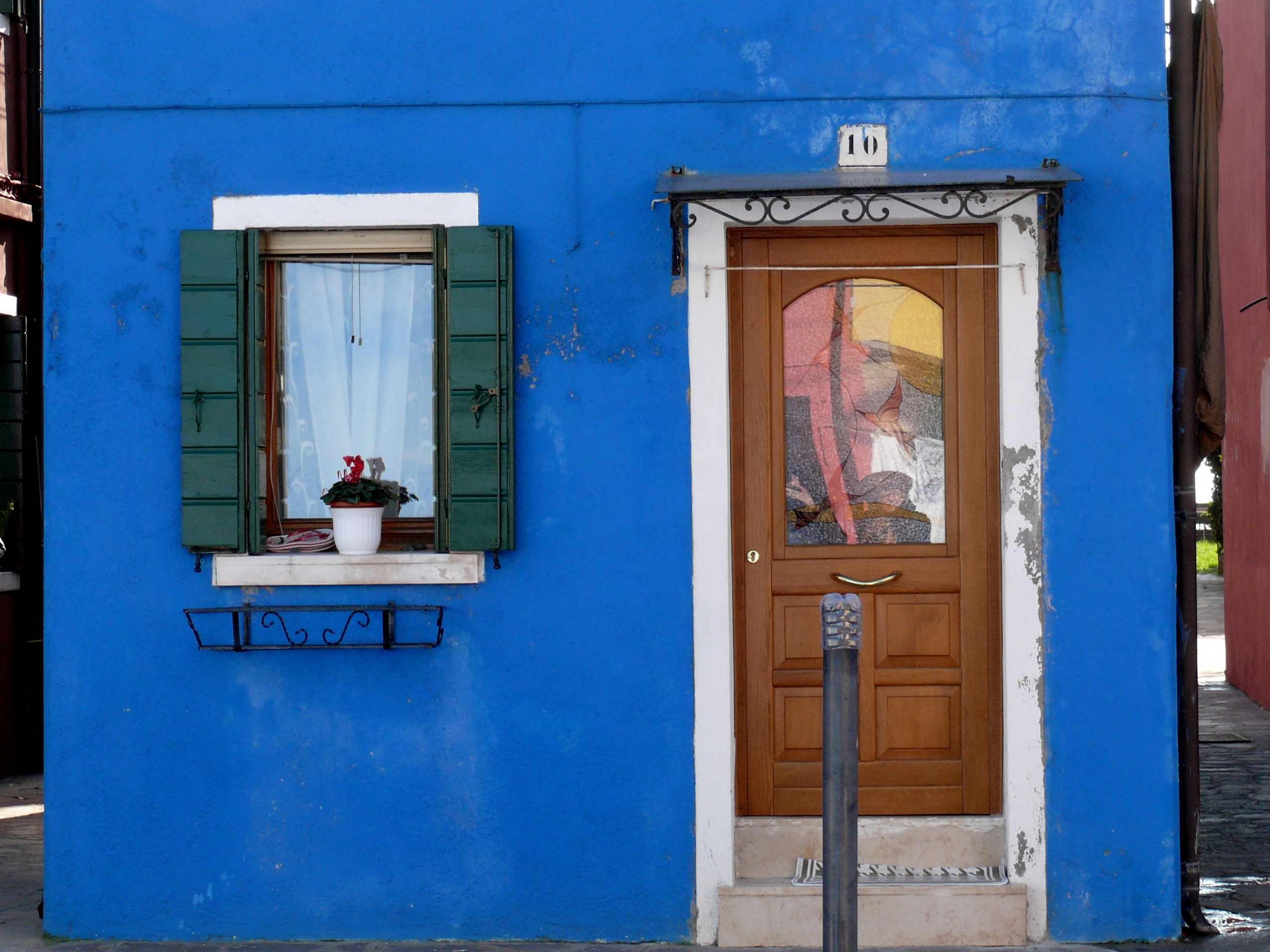 building, door, colors, street, architecture, entrance, male likeness, art and craft, house, human representation, wall - building feature, venice, closed, HD Wallpaper
