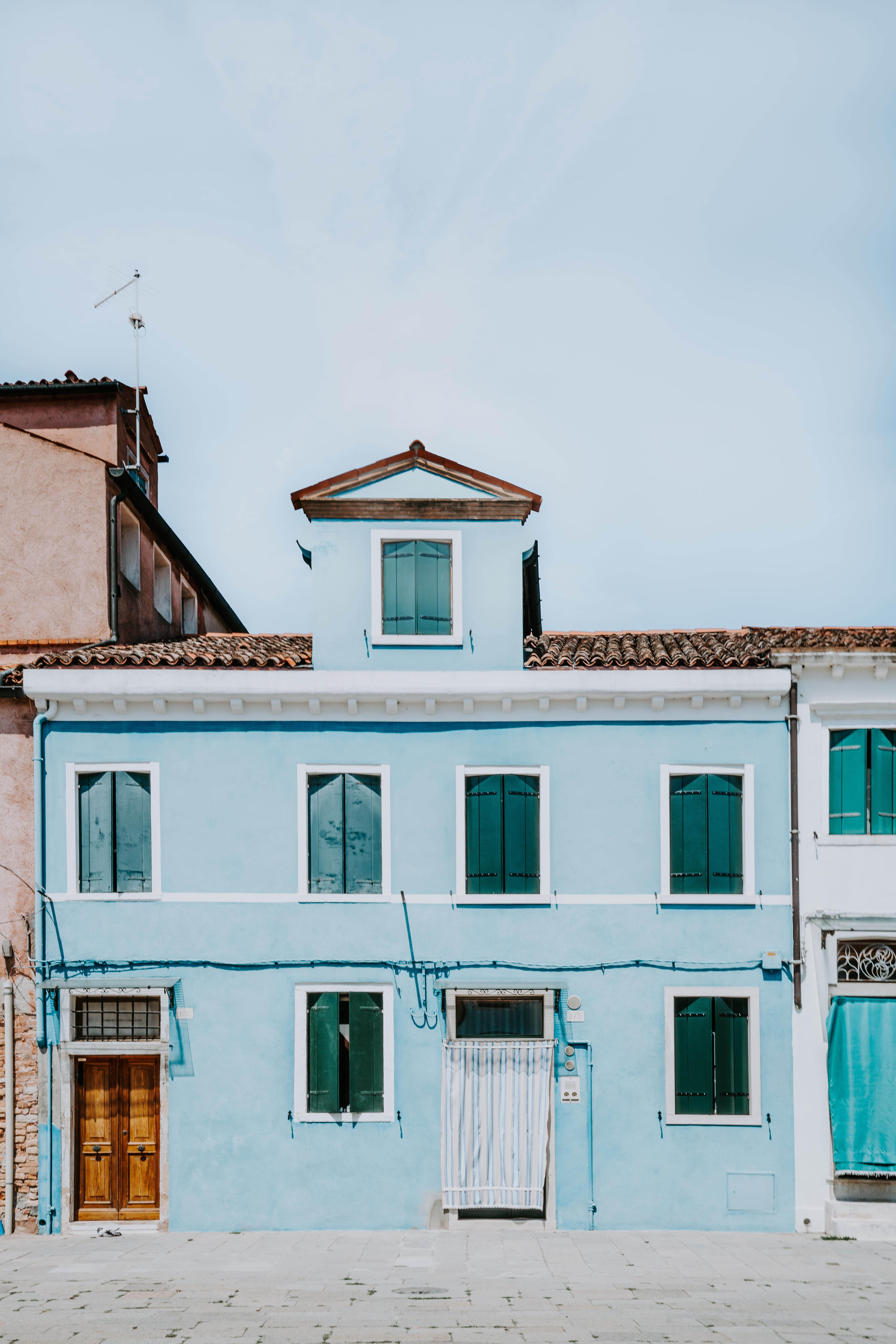 history, outdoors, sky, architecture, travel Destinations, window shutter, home, tourism, residential Building, burano, mediterranean Countries, building Exterior, Phone HD Wallpaper