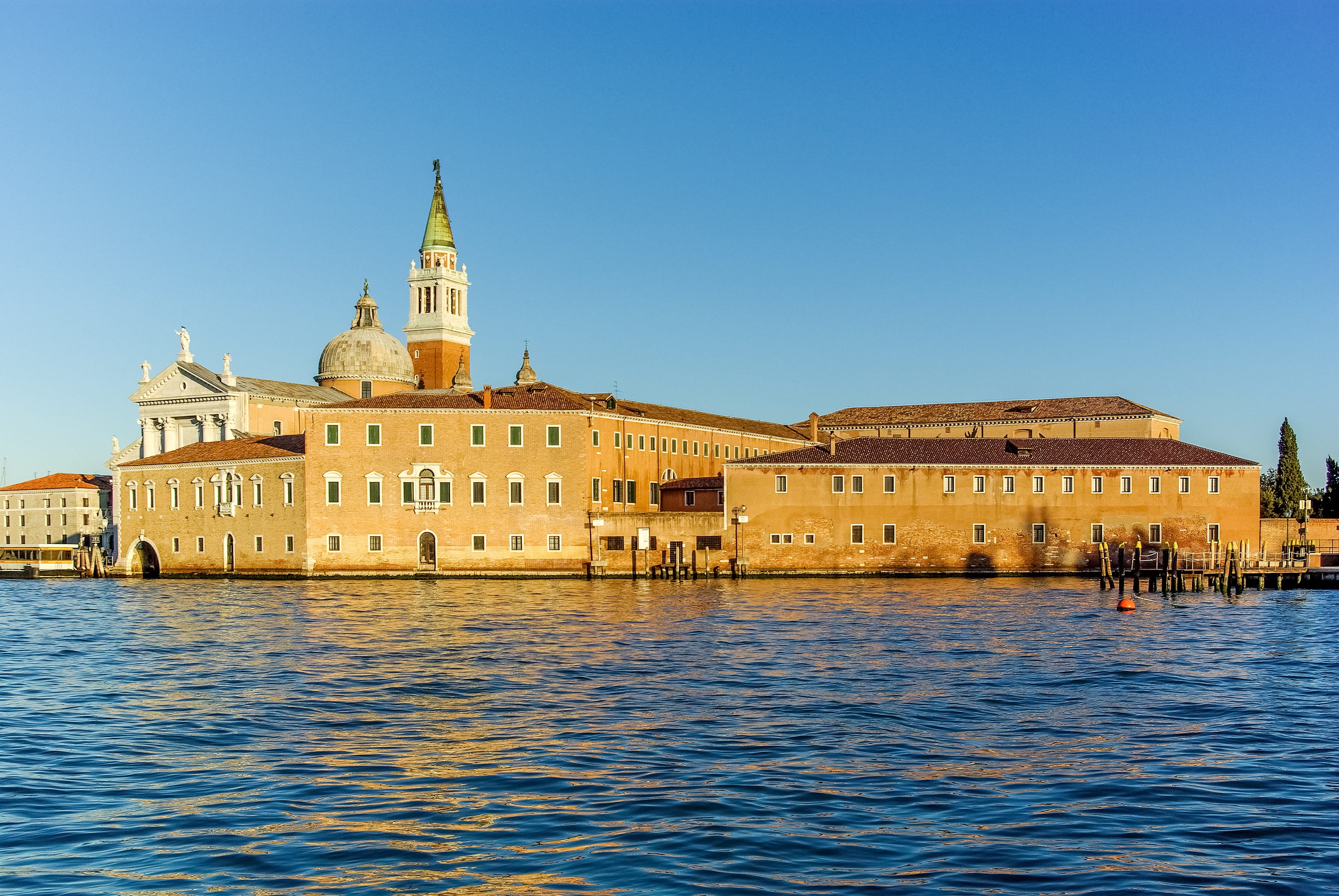 architecture And Buildings, no people, architecture, outdoors, sea, travel, lagoon, 4K, history, building, Venezia, building exterior, cityscape, built structure, HD Wallpaper