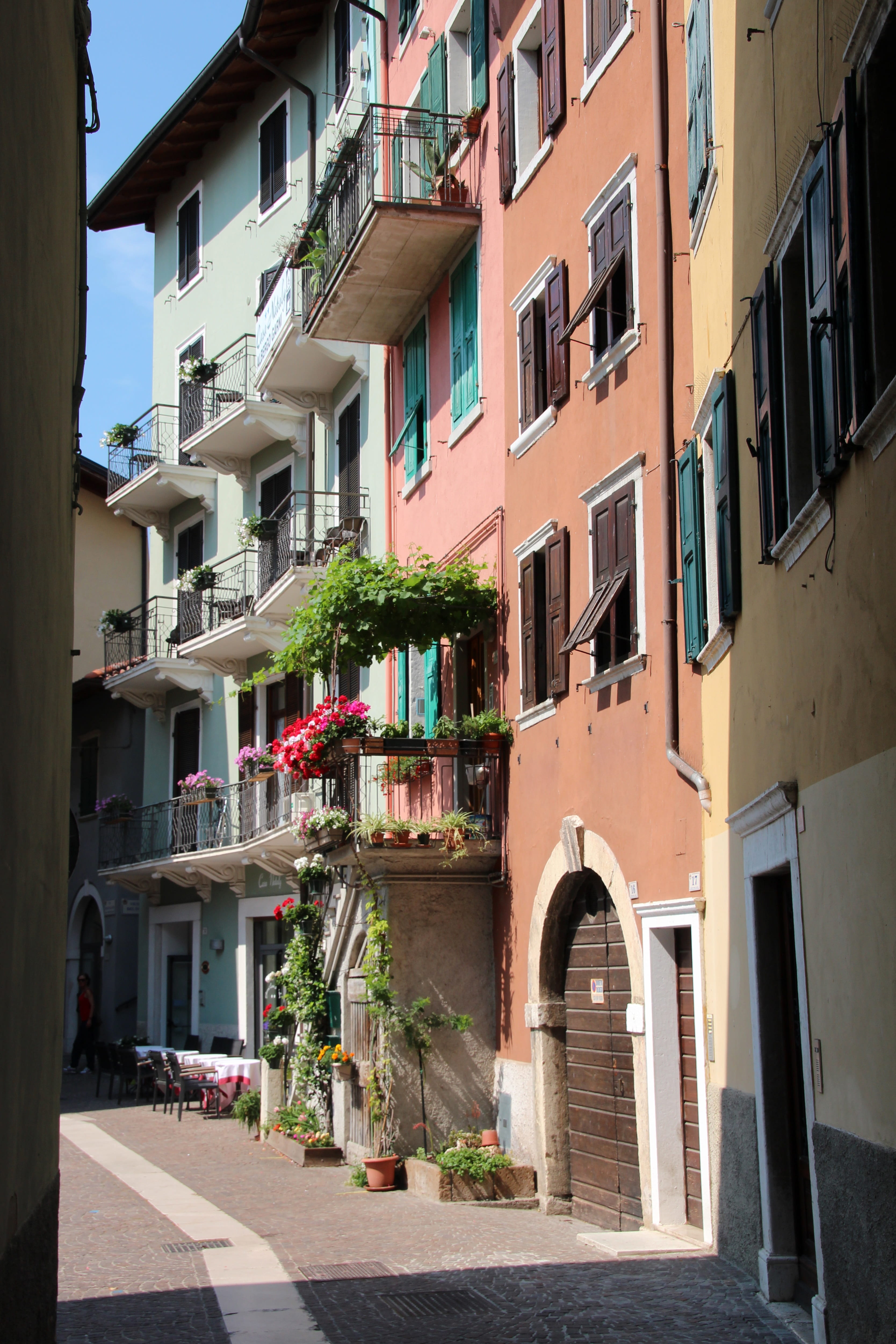 north italy, street, nature, holiday, apartment, building exterior, garda, torbole, no people, window box, sunlight, city, 4K, houseplant, town, italy, Phone HD Wallpaper
